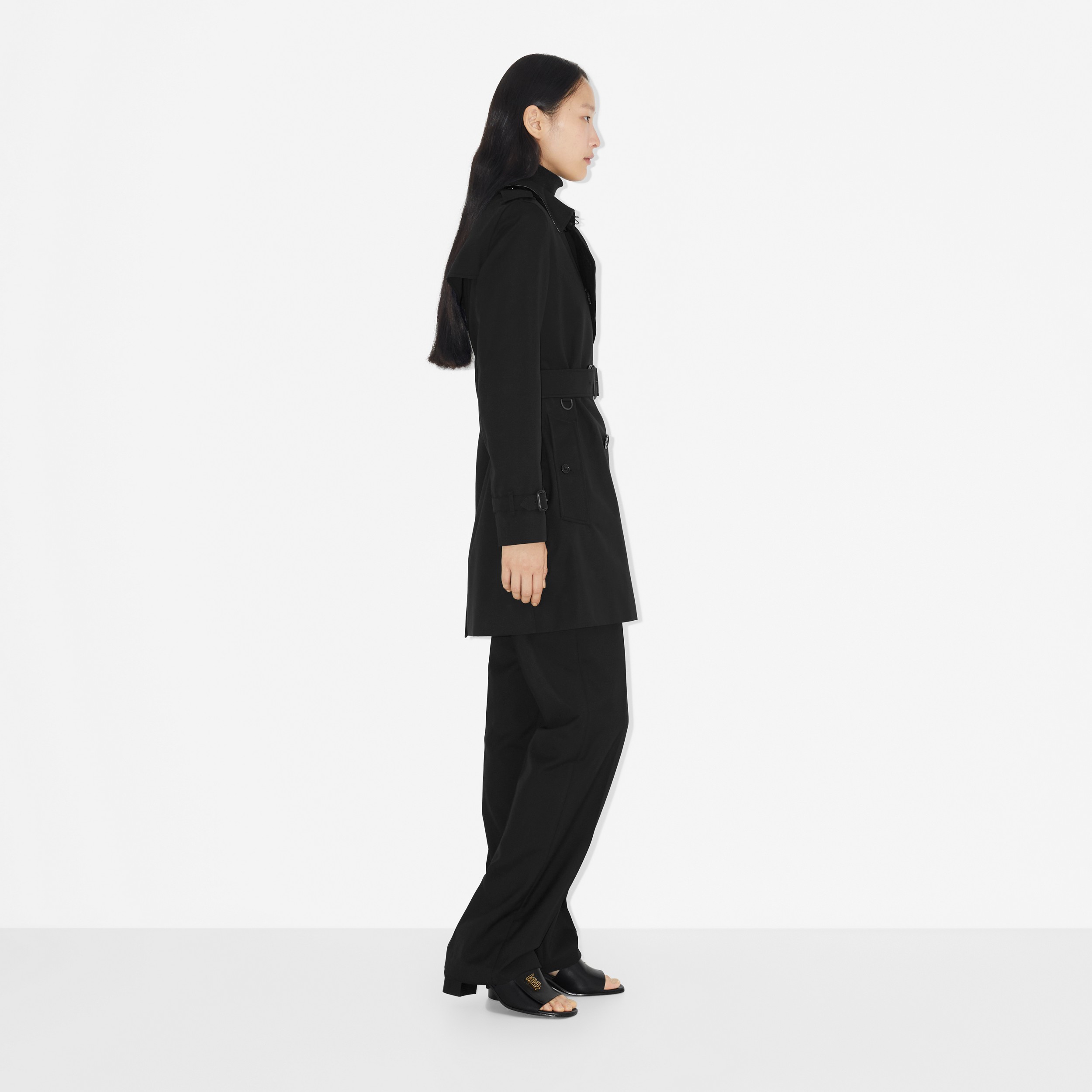 Short Kensington Heritage Trench Coat in Black - Women | Burberry® Official - 3