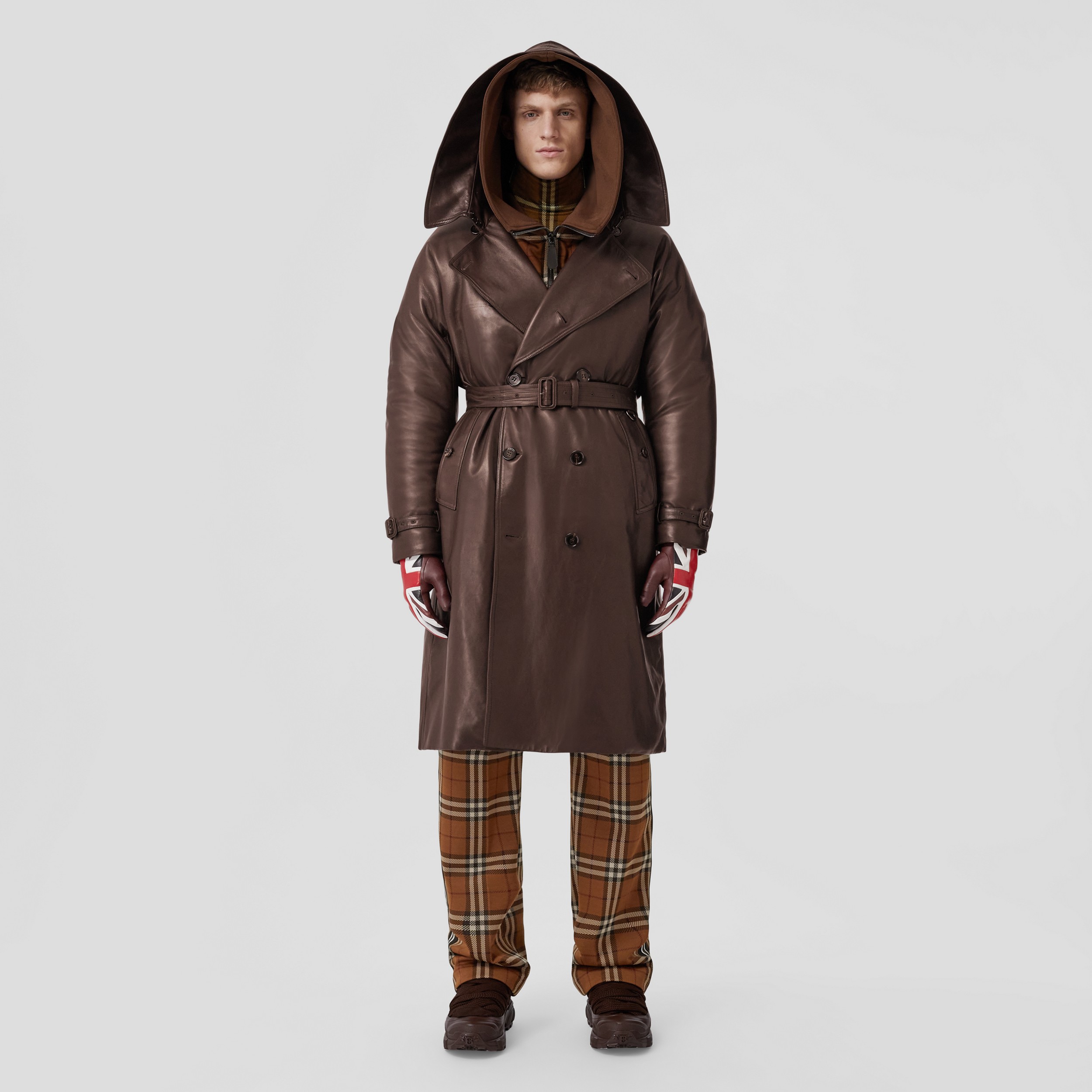 Trench coat de couro com capuz (Âmbar Escuro) - Homens | Burberry® oficial - 1