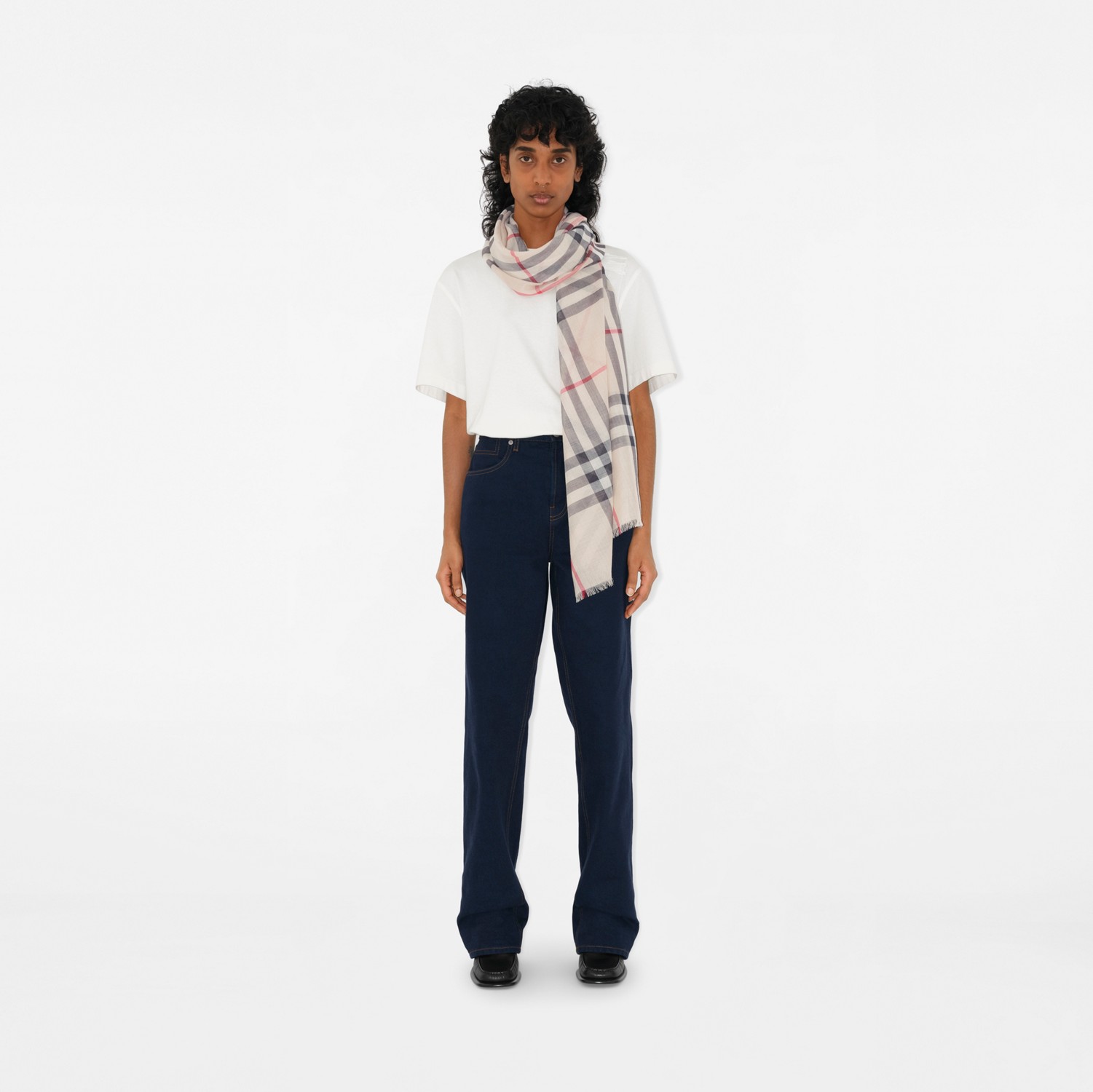 チェック ウールシルク スカーフ (ストーン) | Burberry®公式サイト チェック ウールシルク スカーフ (ストーン) | Burberry®公式サイト