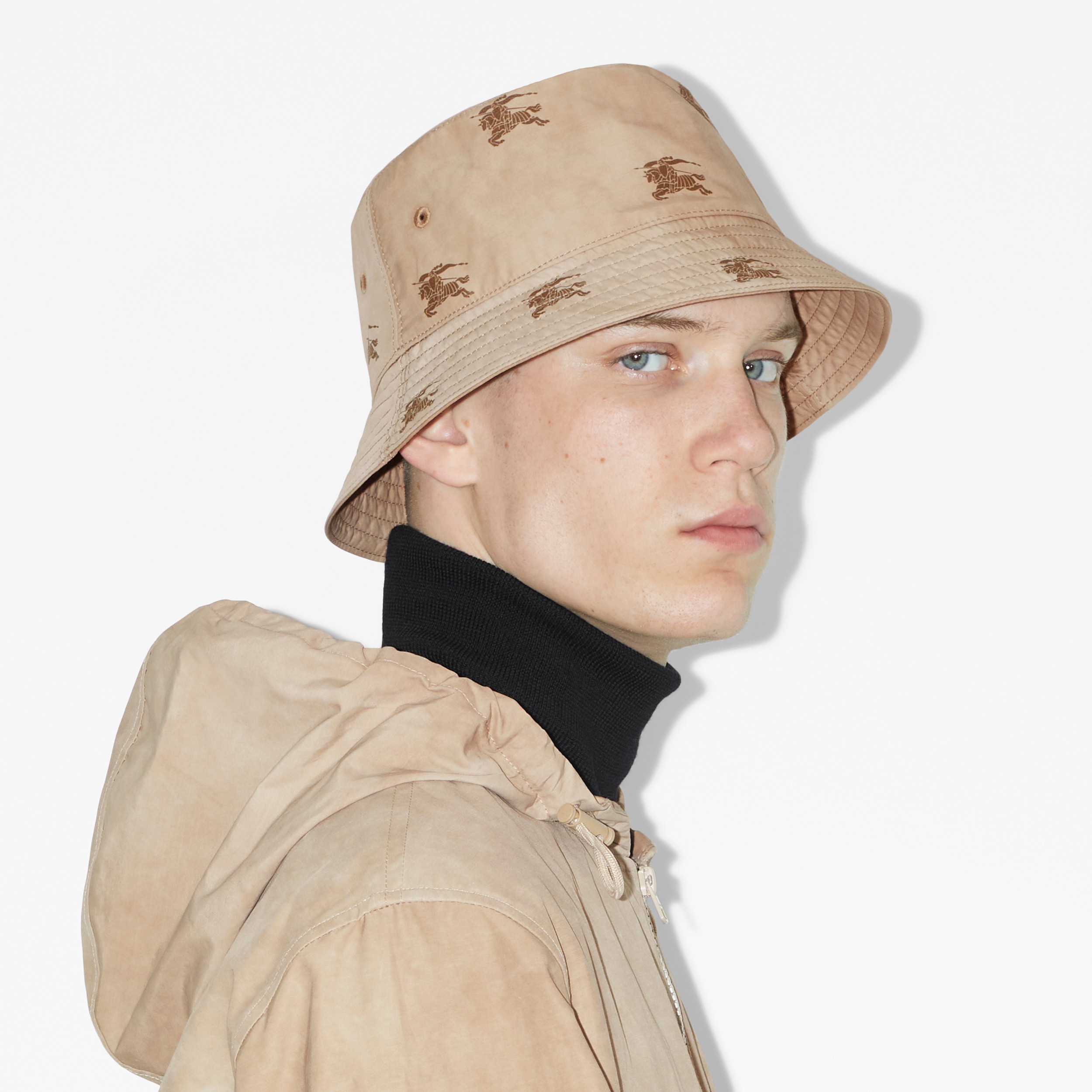EKD Technical Cotton Bucket Hat in Soft Fawn | Burberry® Official - 4