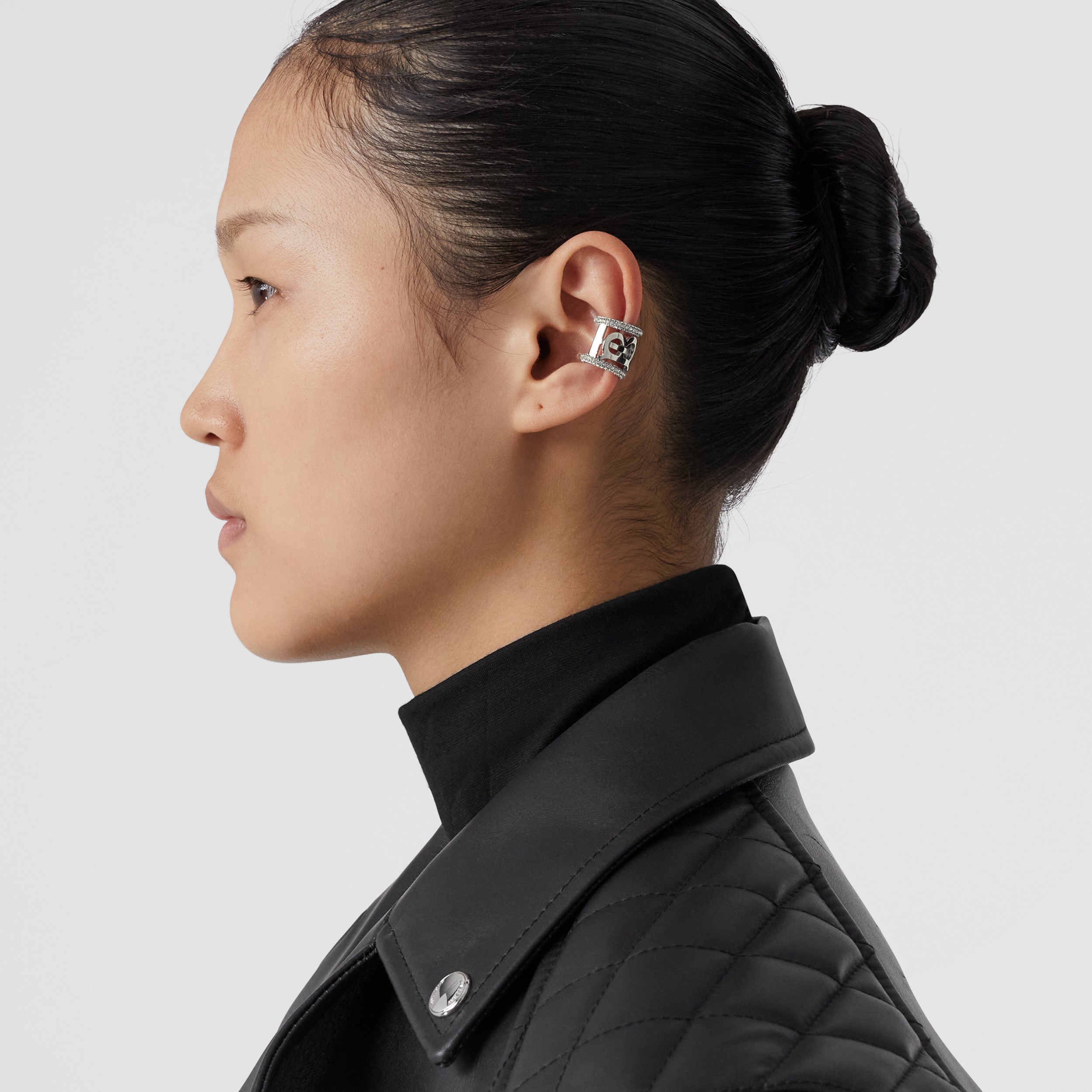 Pendiente ear cuff con cristales y monograma (Paladio/cristal) - Mujer | Burberry® oficial - 3