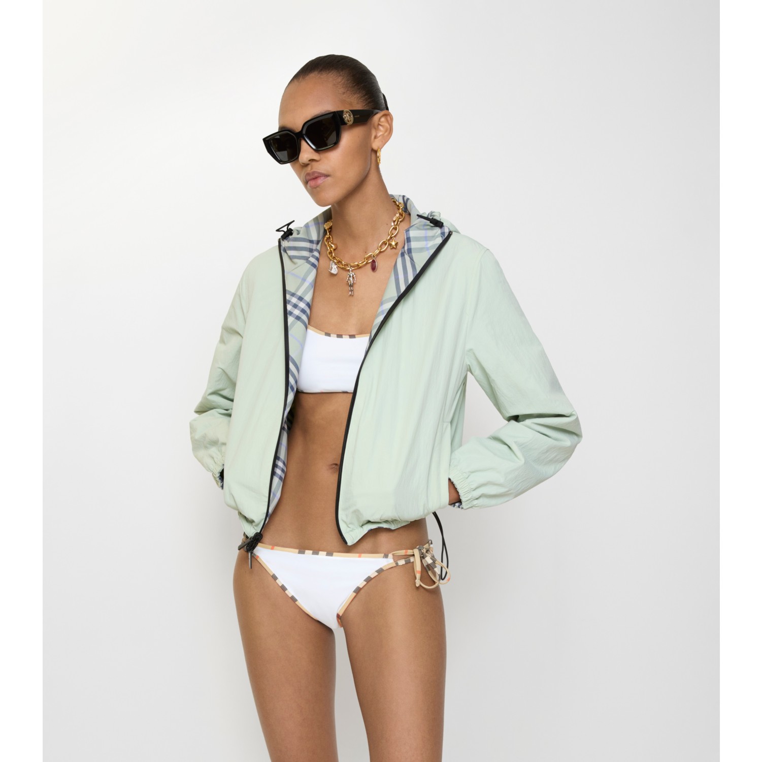 Bikinihose mit Check-Besatz