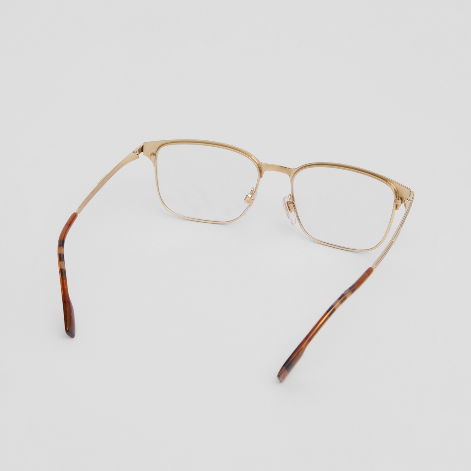 Óculos de grau com armação retangular