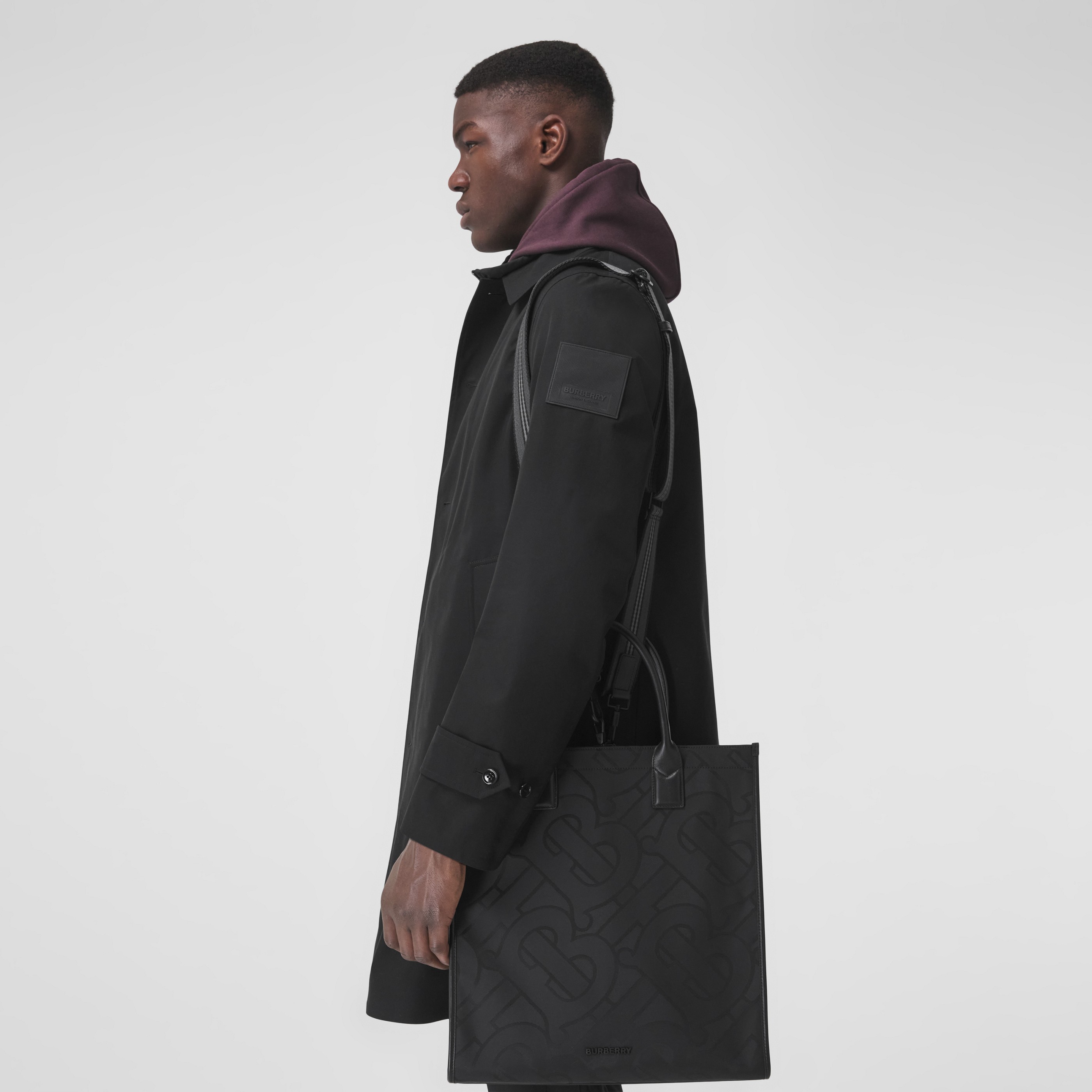 モノグラムジャカード トート (ブラック) - メンズ | Burberry®公式 モノグラムジャカード トート (ブラック) - メンズ | Burberry®公式