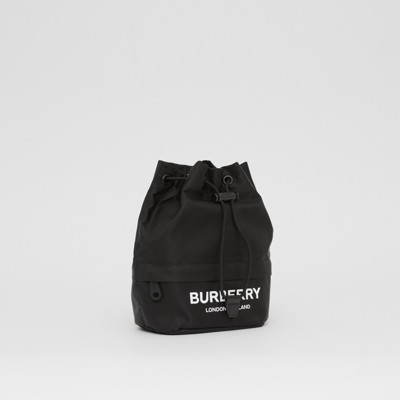 ロゴプリント ナイロン ドローコードポーチ (ブラック) - ウィメンズ | Burberry®公式サイト