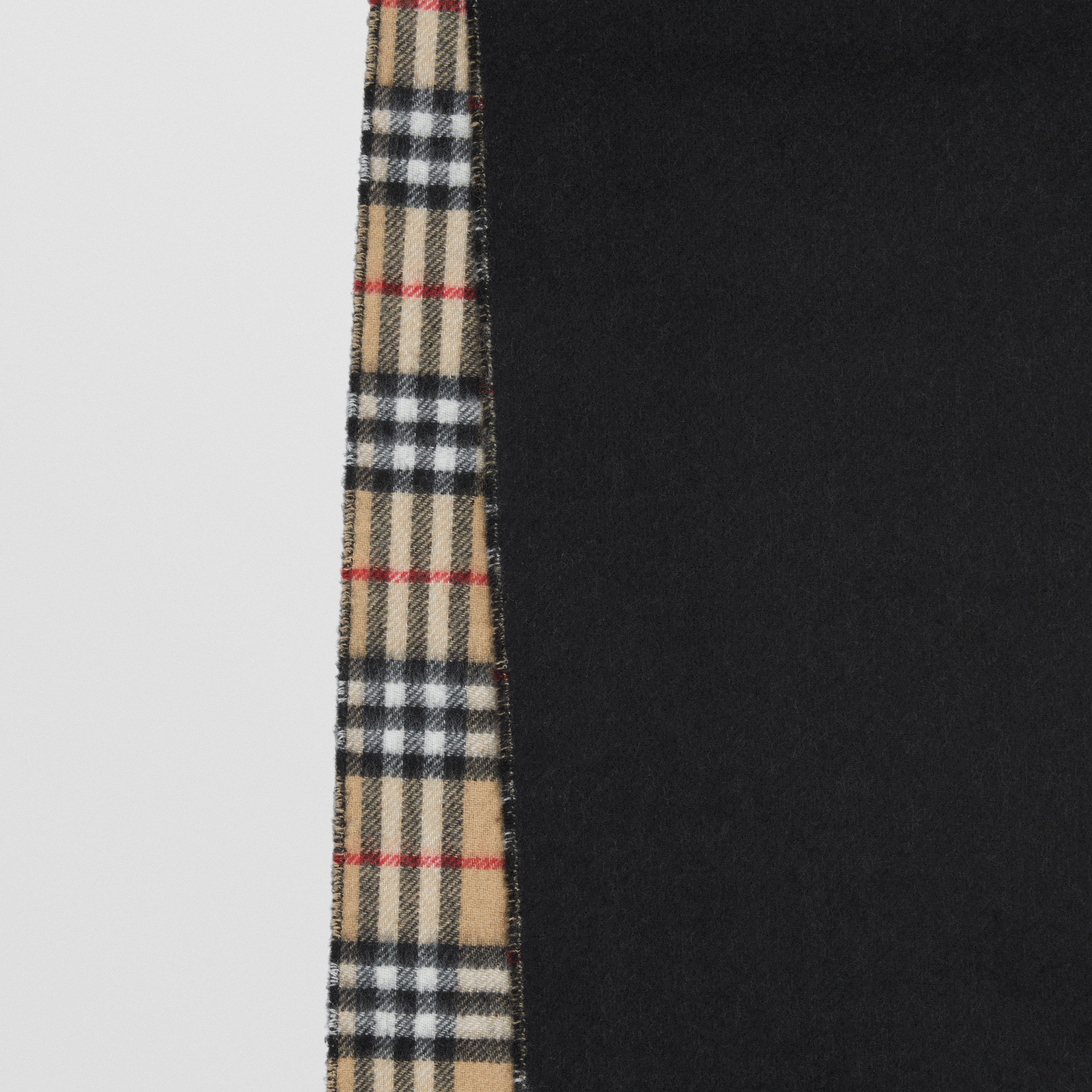 Cachecol dupla face de cashmere com estampa Vintage Check (Bege Clássico/preto) | Burberry® oficial - 2