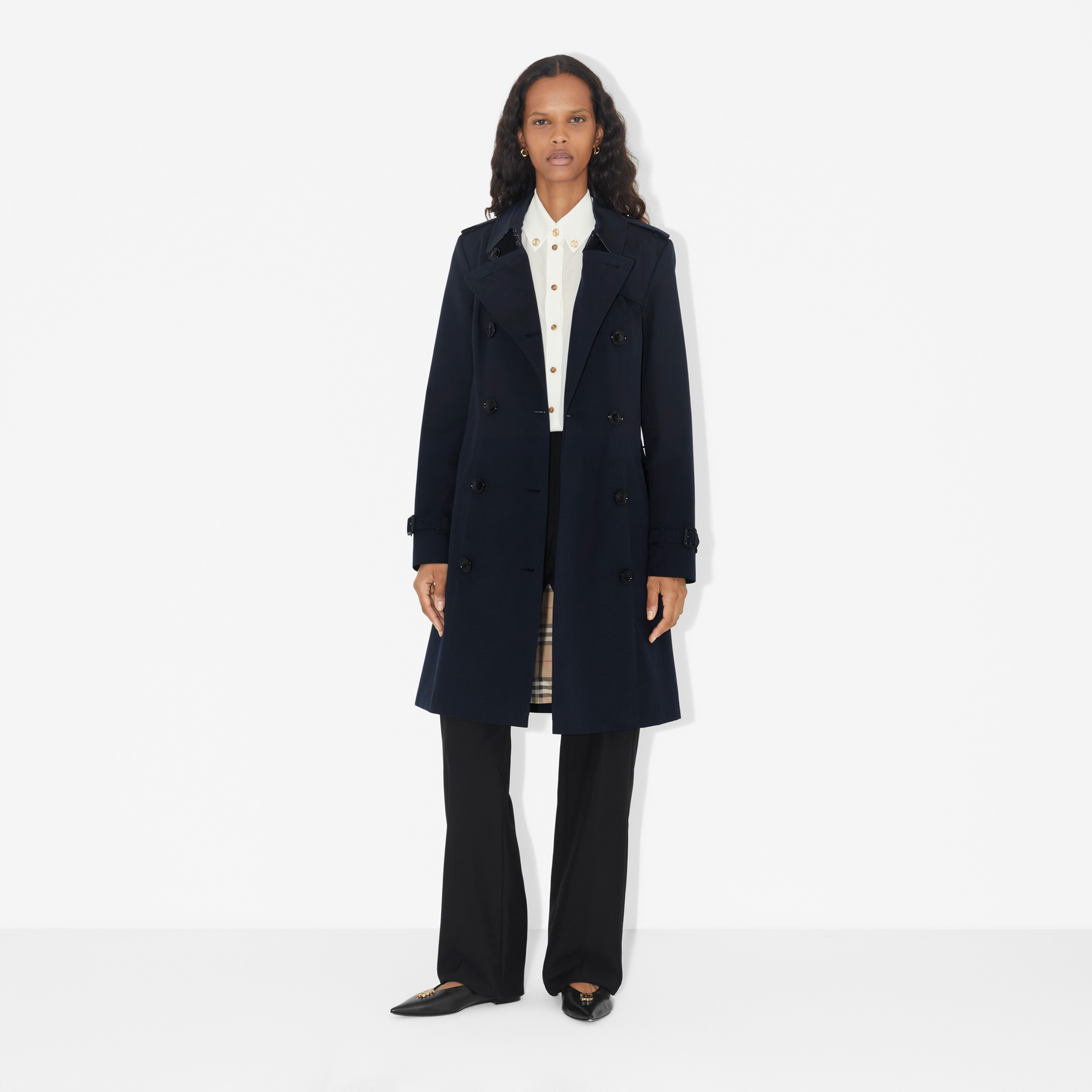Mid-length Chelsea Heritage Trench Coat in Coal Blue - Women | Burberry® Official - 2