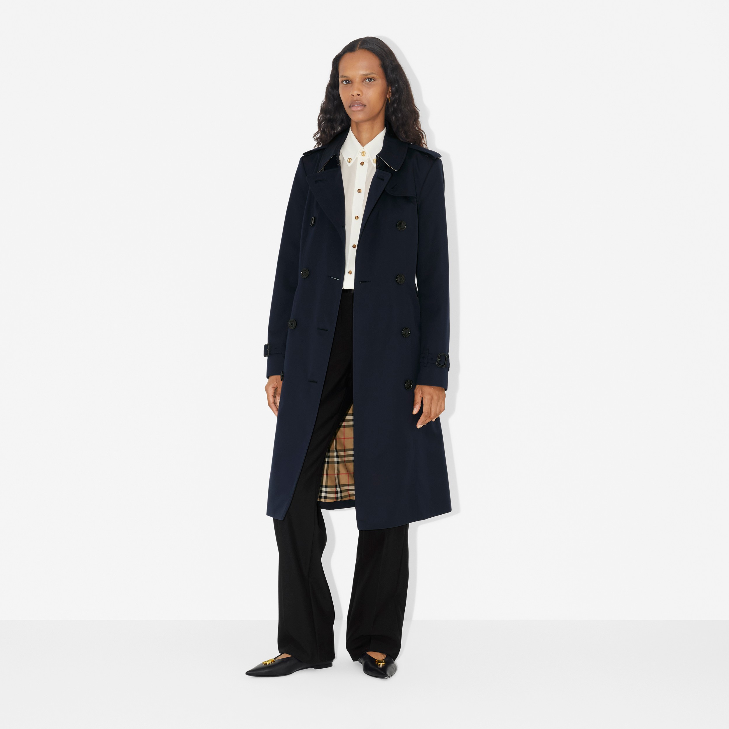 Long Chelsea Heritage Trench Coat in Coal Blue - Women | Burberry® Official - 2