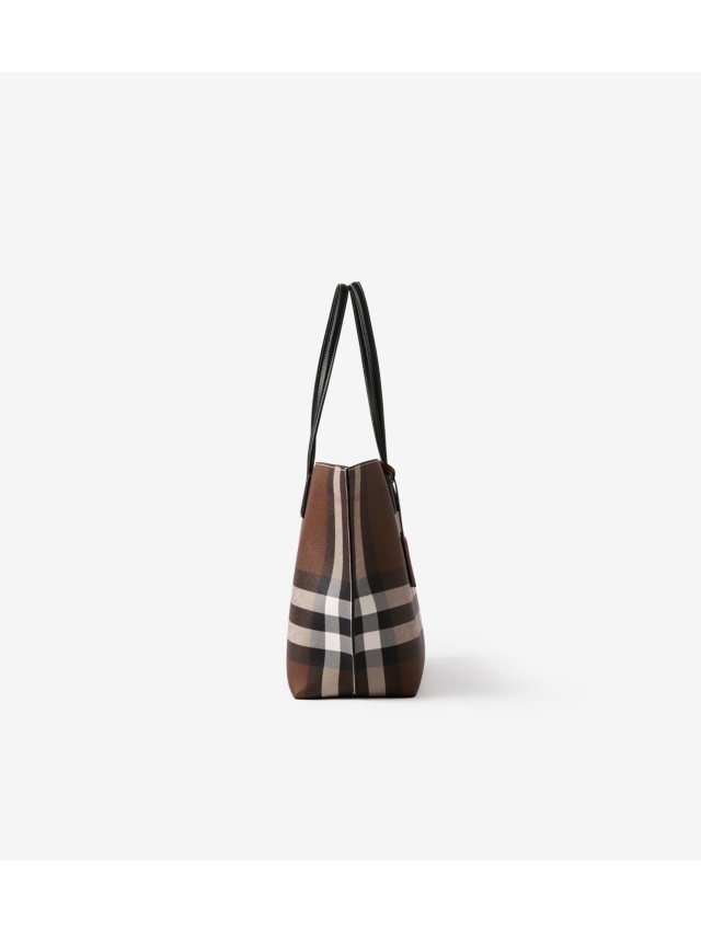 I love this Bbr warhorse hobo! It's a new Burberry warhorse hobo in a