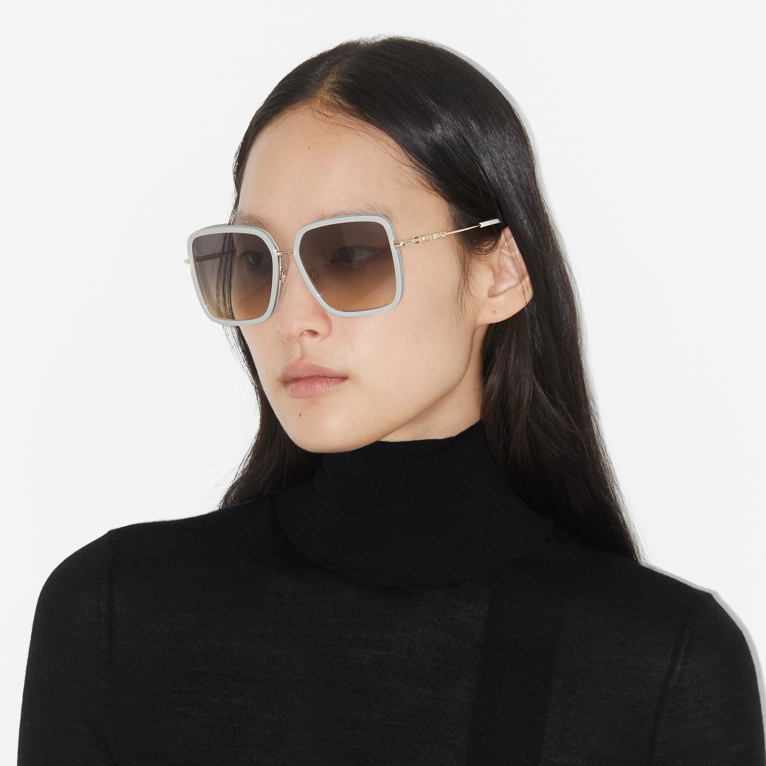 Óculos de sol com armação quadrada oversize (Marfim/dourado Claro) - Mulheres | Burberry® oficial - 4