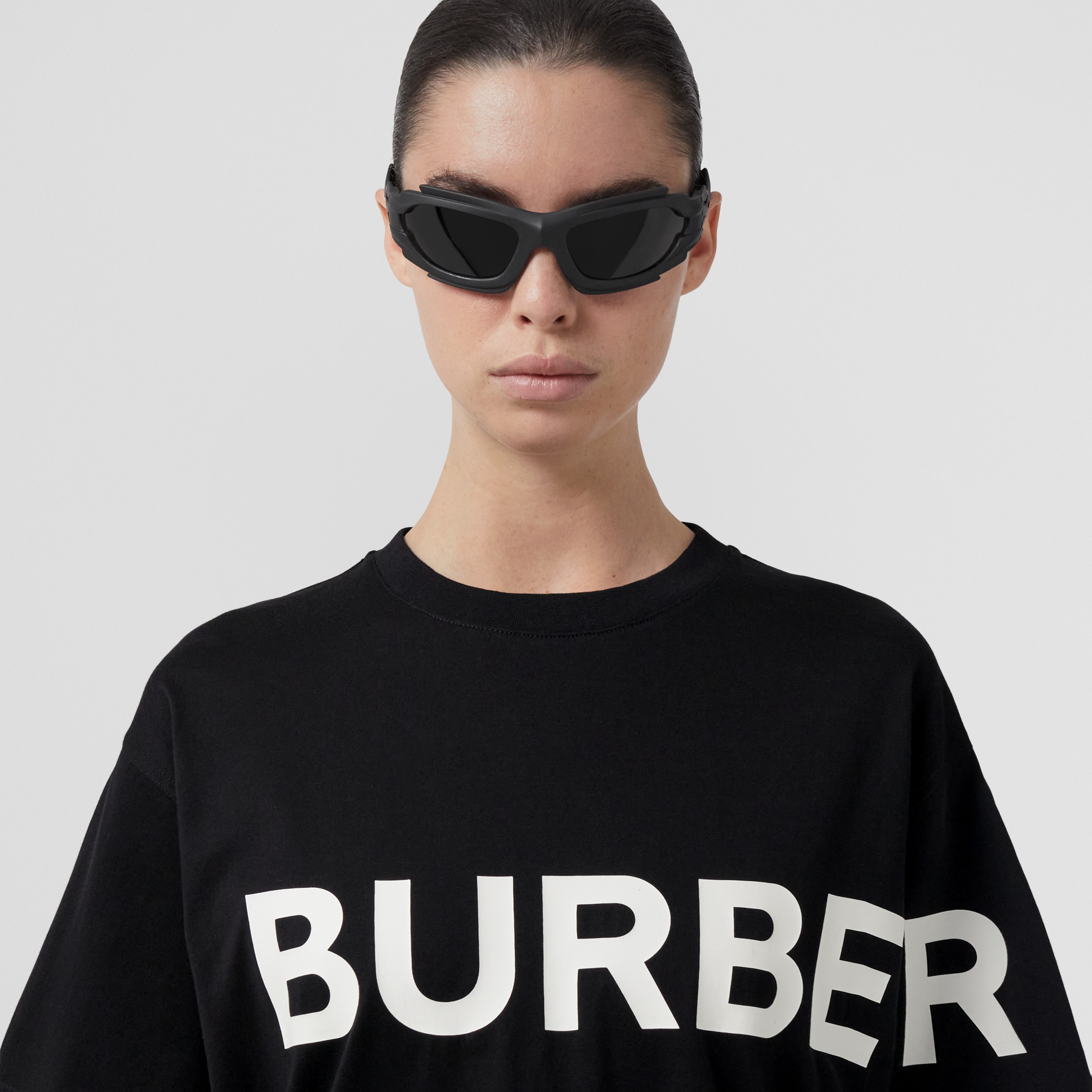Horseferry Print Cotton Oversized T-shirt in Black - Women | Burberry® Official - 2