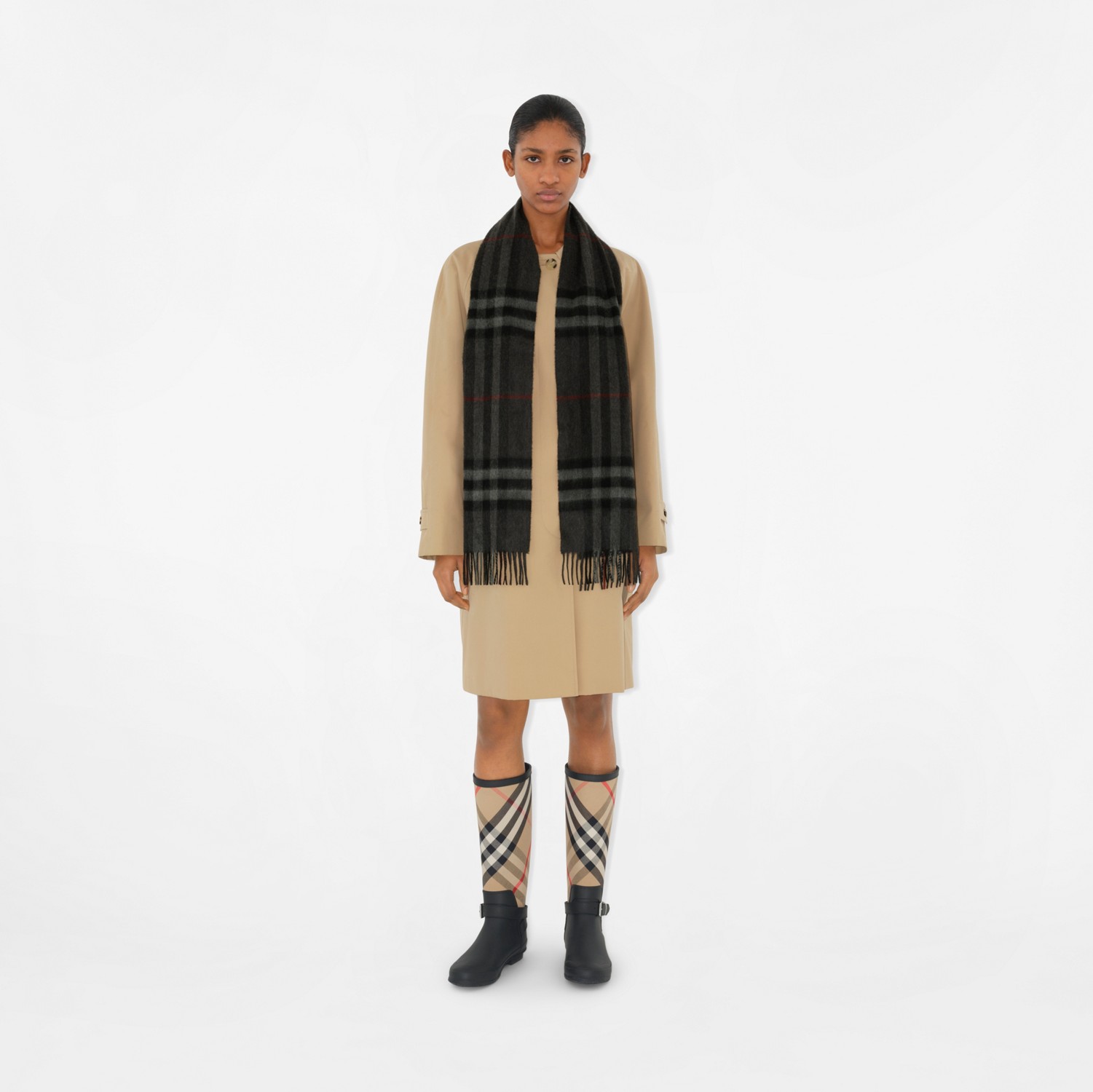 チェック カシミアスカーフ (チャコール) | Burberry®公式サイト チェック カシミアスカーフ (チャコール) | Burberry®公式サイト