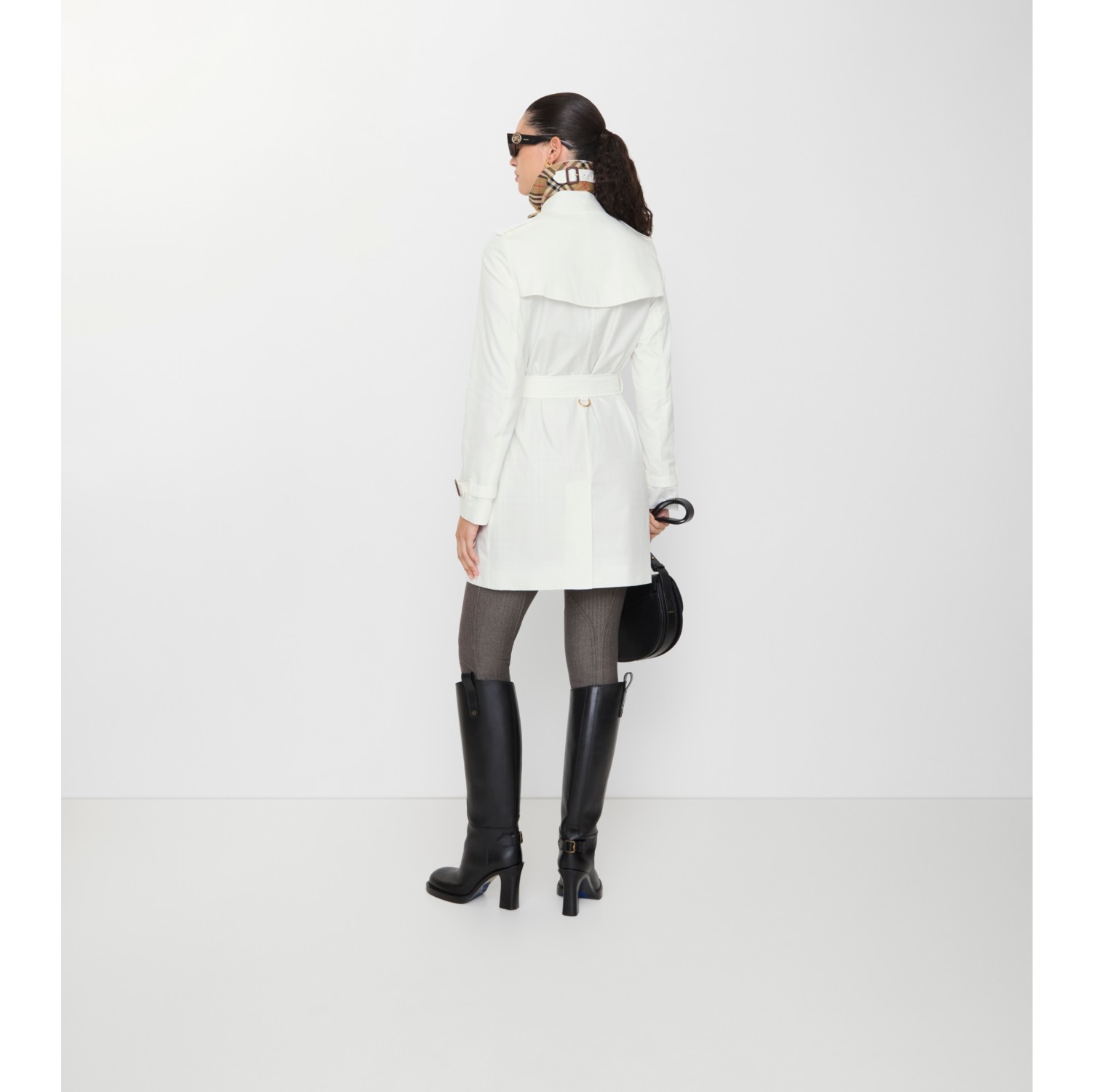 Short Tropical Gabardine Kensington Trench Coat in Cotton white - Women, Cotton Gabardine | Burberry® Official