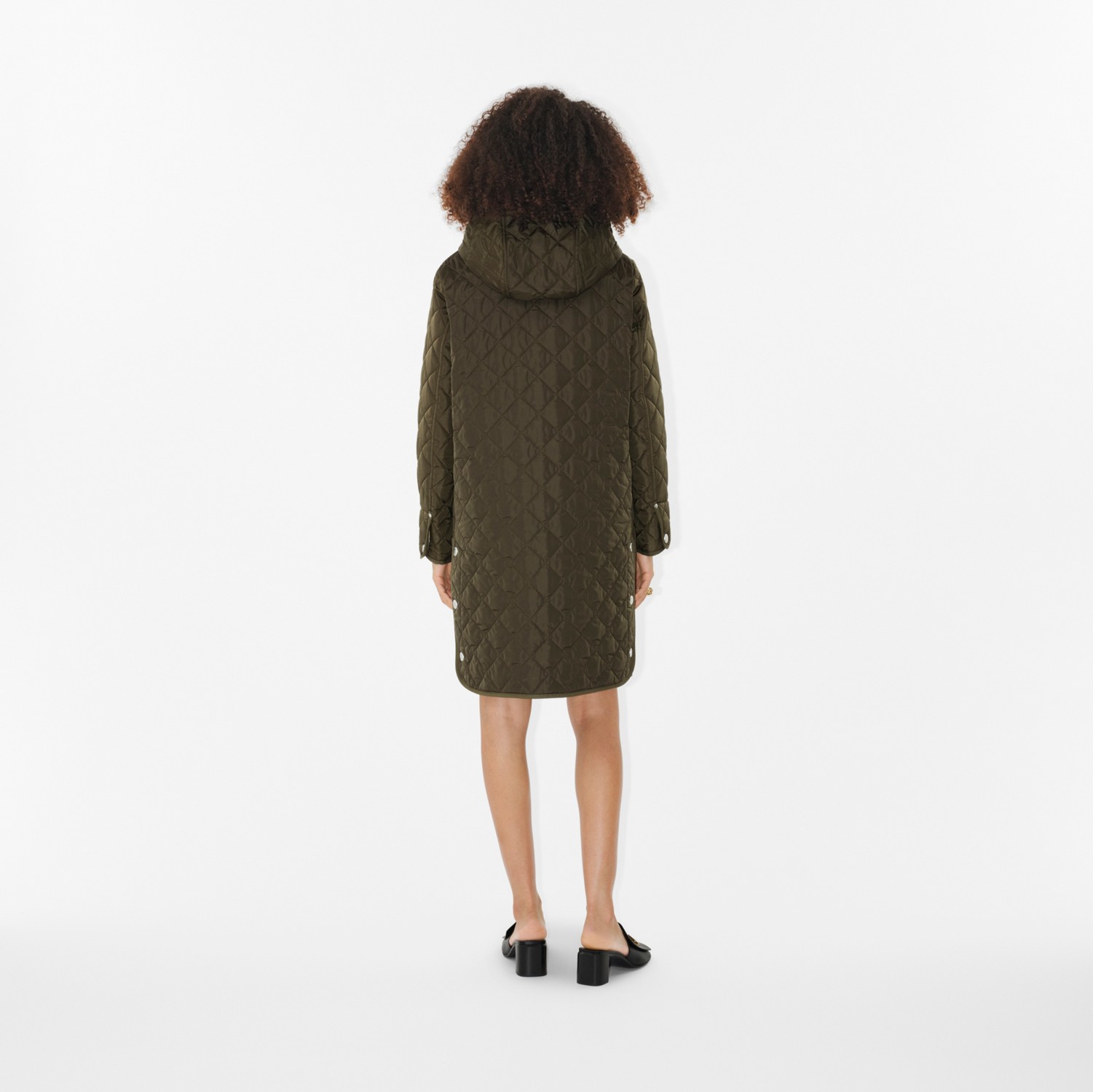 Abrigo acolchado en nailon con capucha (Caqui Militar Oscuro) - Mujer | Burberry® oficial