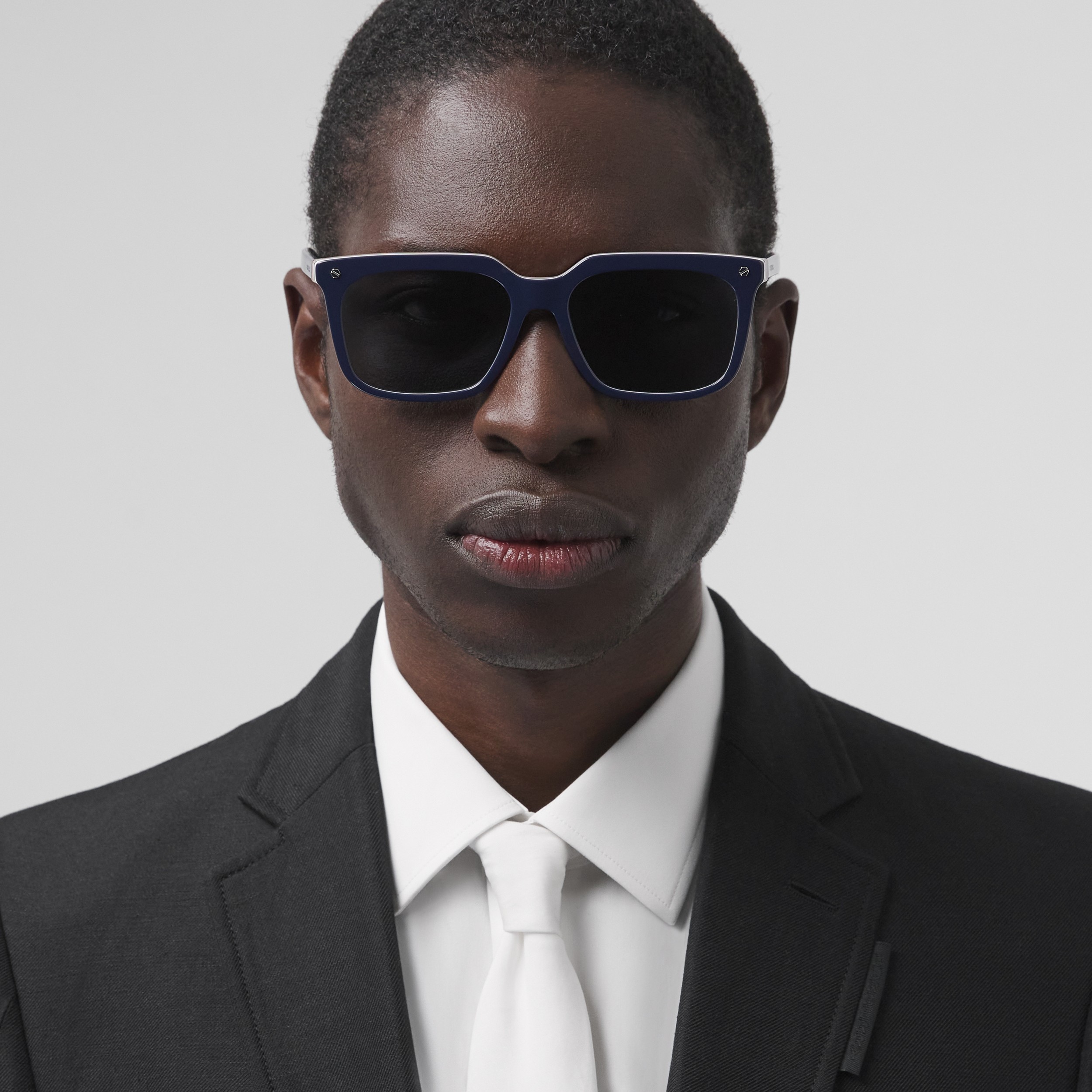 Óculos de sol com armação quadrada e detalhe de listras (Azul) - Homens | Burberry® oficial - 3