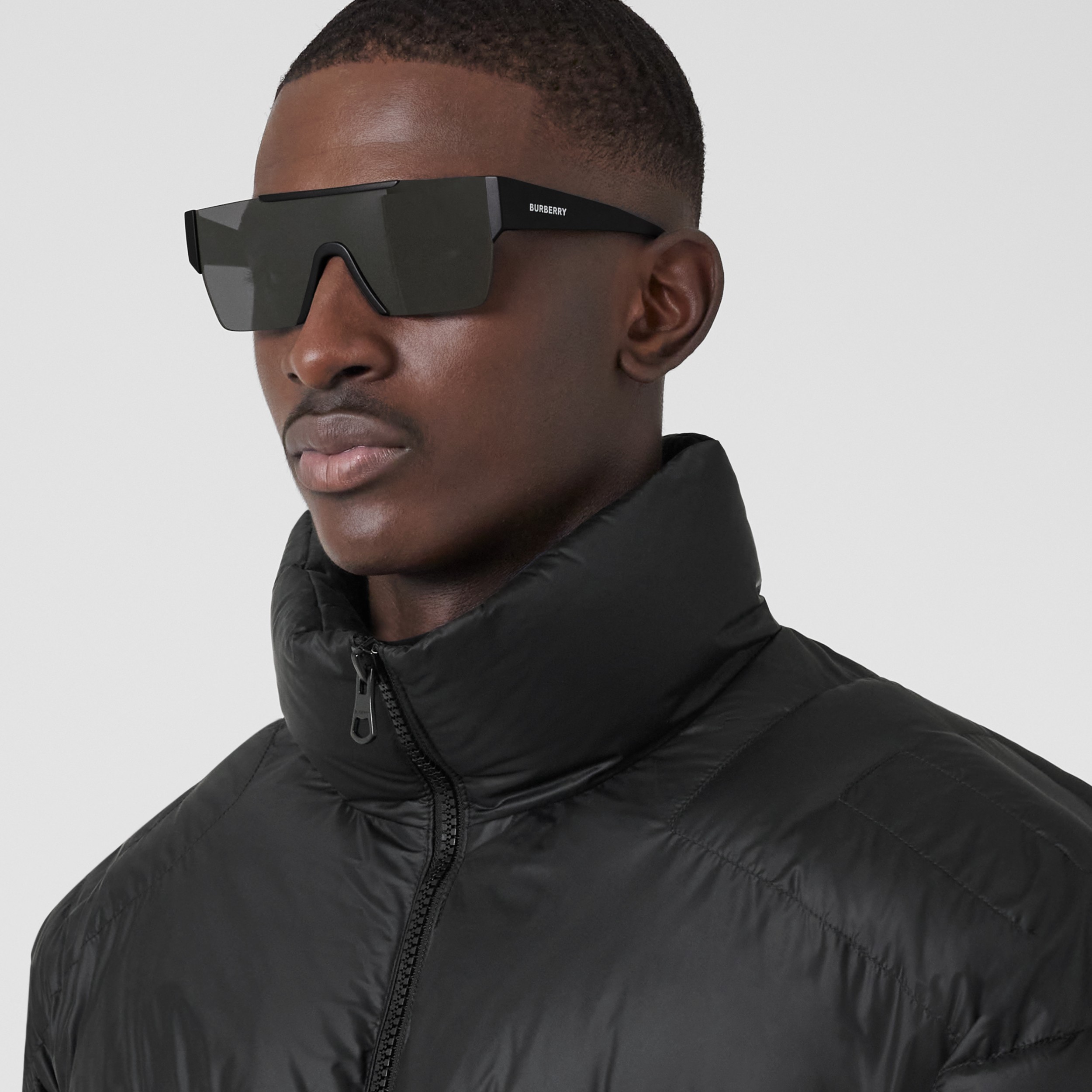 Logo Lens D-frame Sunglasses in Black | Burberry® Official
