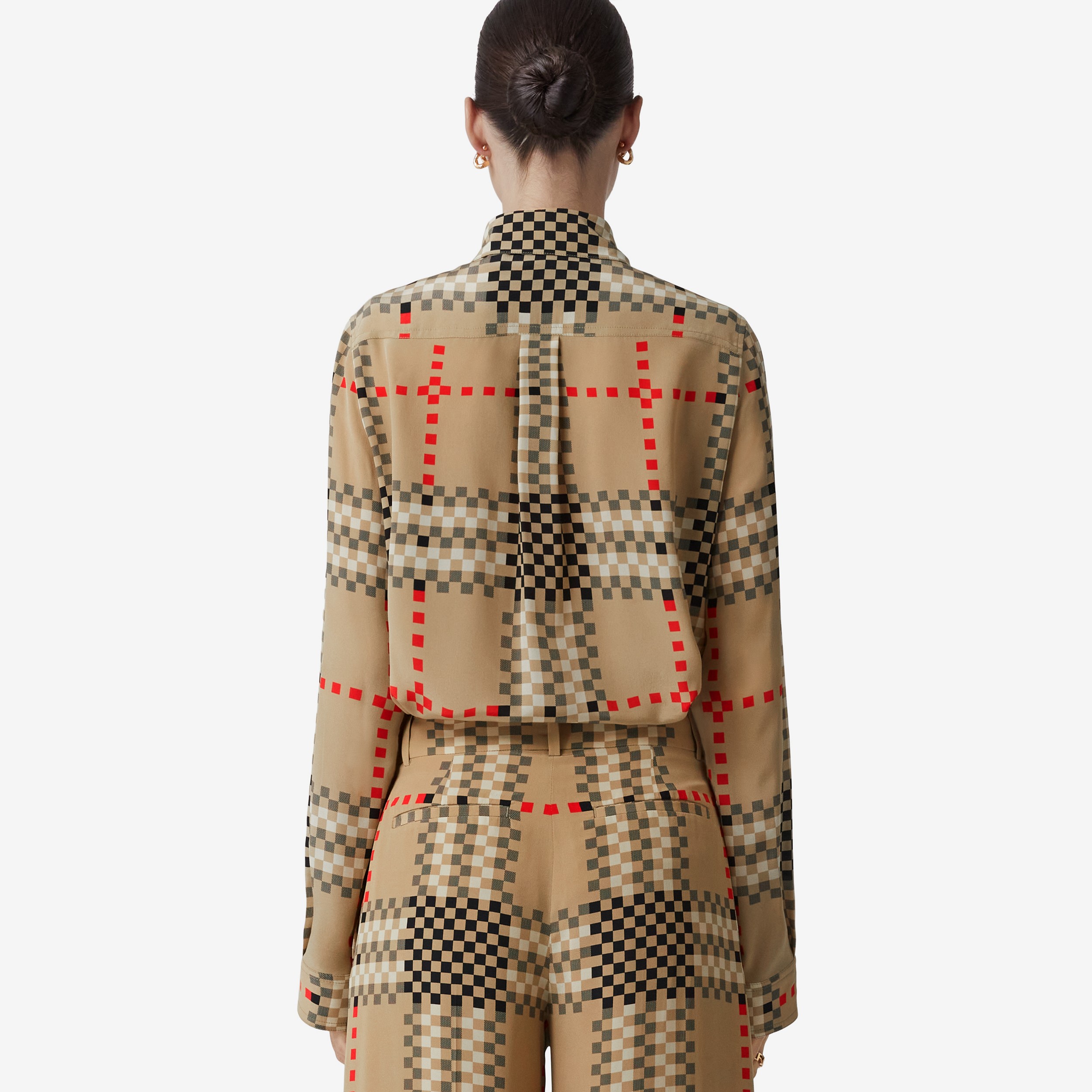 Camisa en crepé de china de seda a cuadros pixelados (Beige Vintage) - Mujer | Burberry® oficial - 3