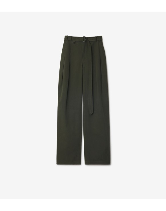 Hose aus Gabardine mit Gürtel