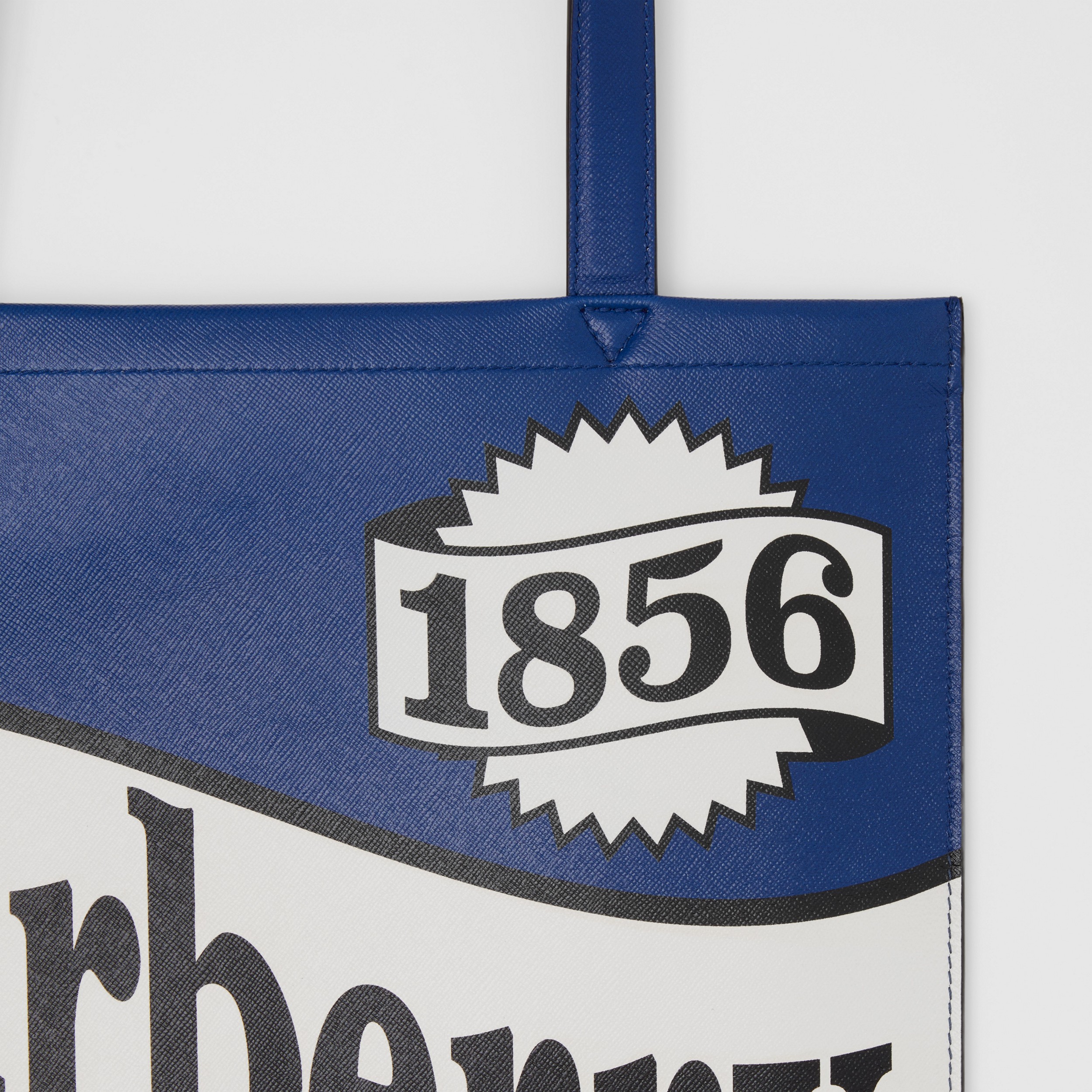 Henkeltasche aus Leder mit Slogan-Print (Blau) - Herren | Burberry® - 2