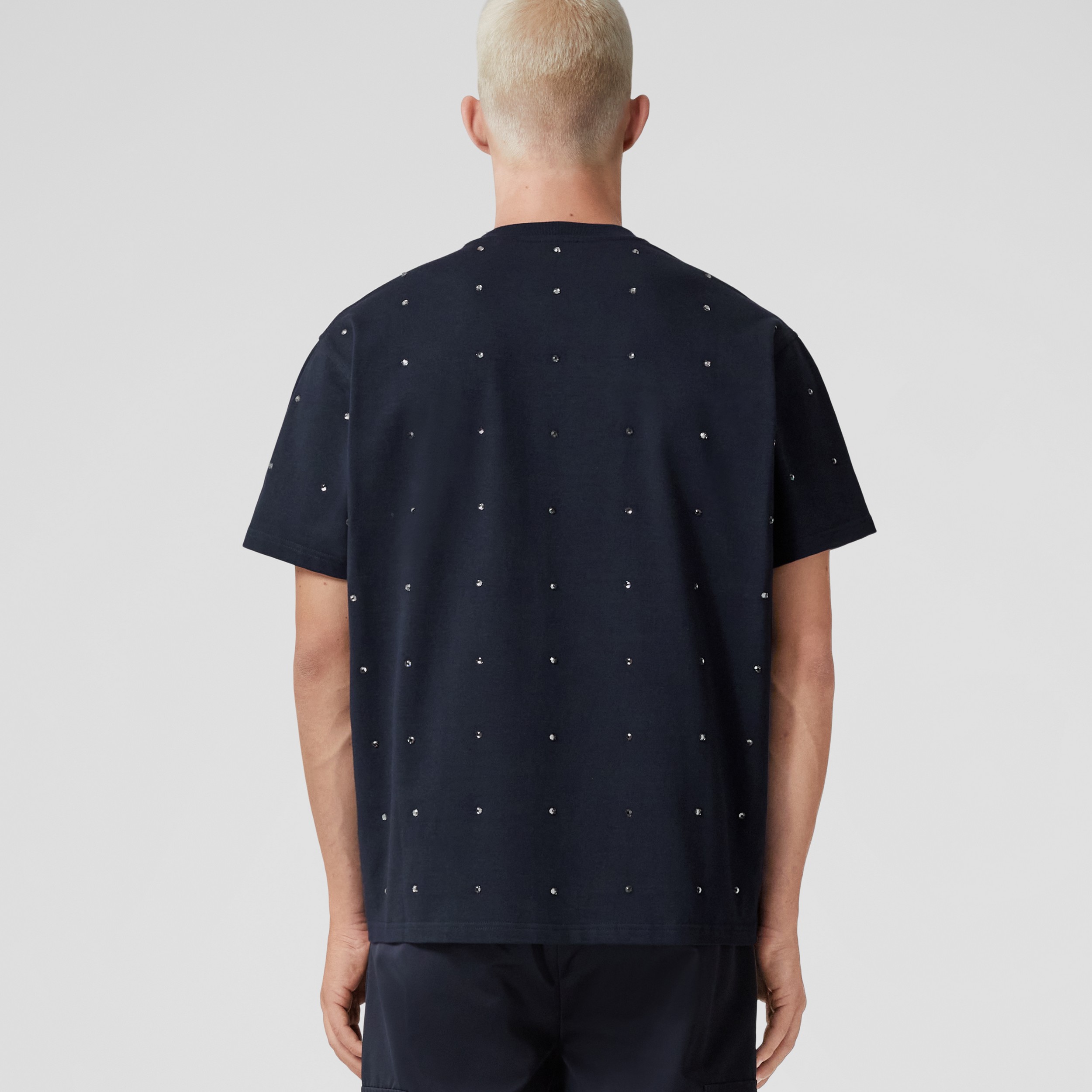 T-shirt en coton et cachemire à cristaux – collection capsule exclusive (Bleu Anthracite Sombre) - Homme | Site officiel Burberry® - 3
