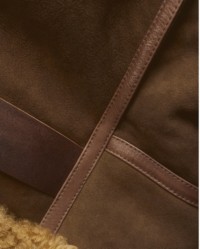 Foto em close-up da jaqueta aviador da Burberry