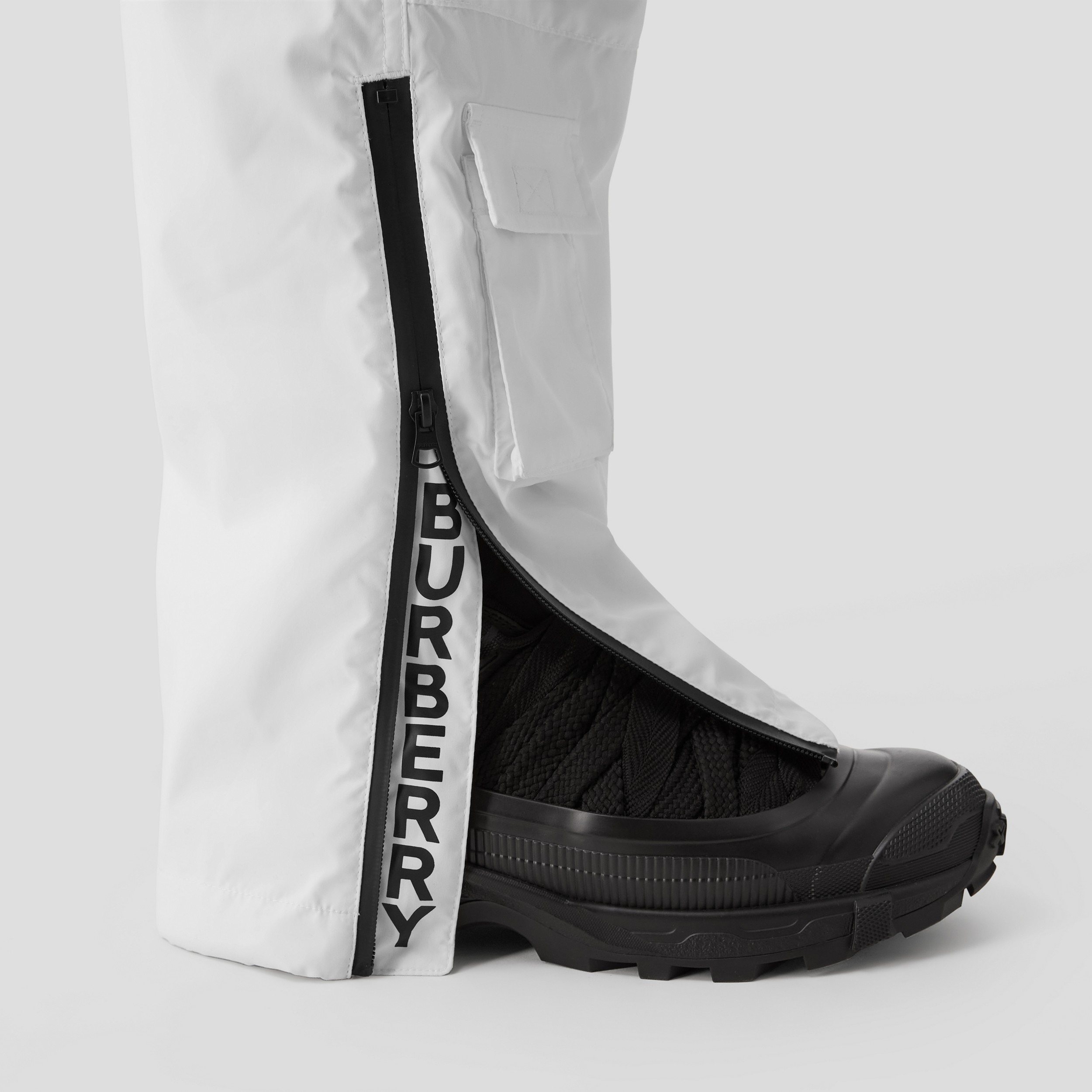 Pantalon cargo à logo (Blanc) - Homme | Site officiel Burberry® - 3