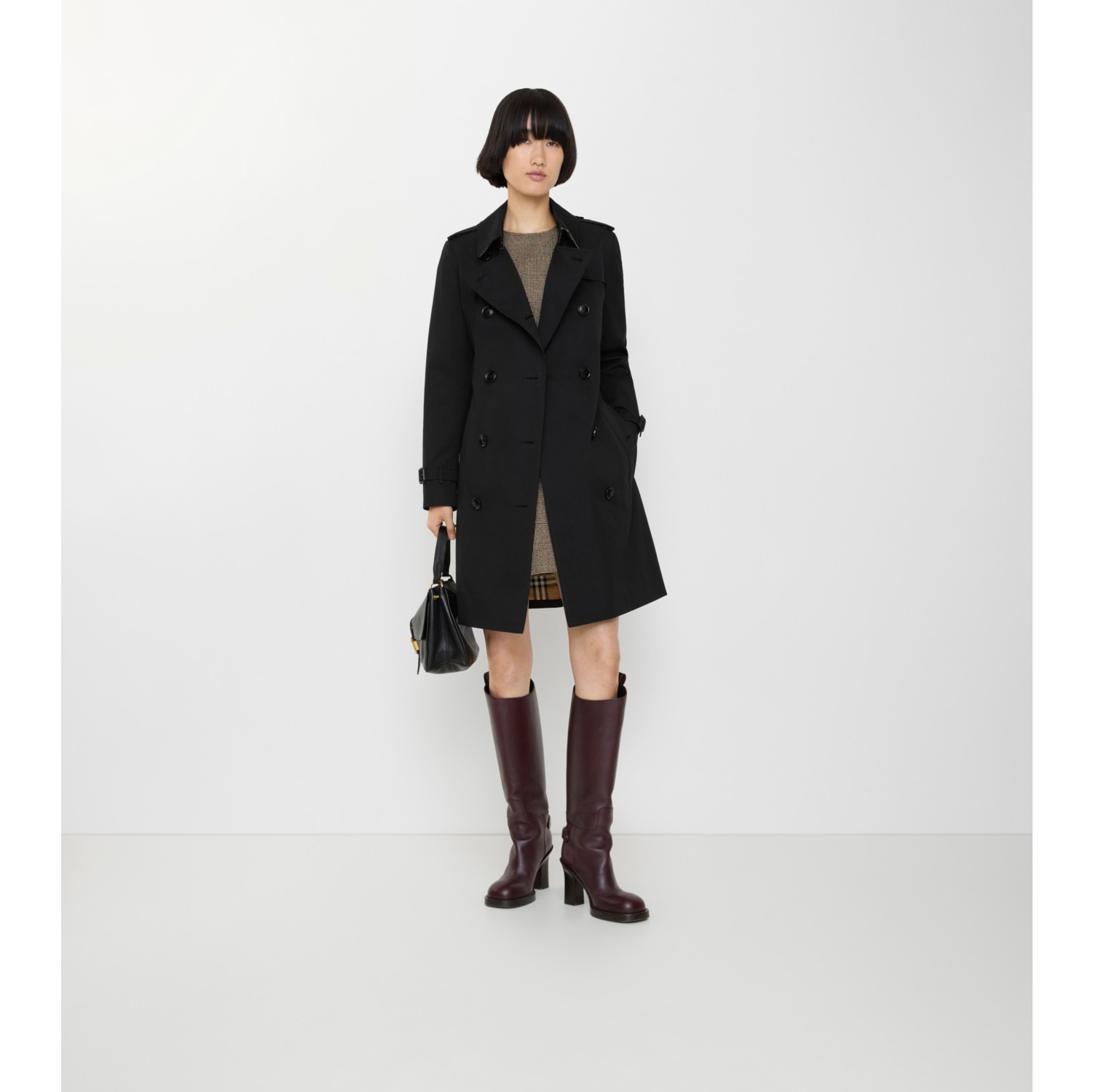 Mid-length Chelsea Heritage Trench Coat in Black - Women, Cotton Gabardine | Burberry® Official