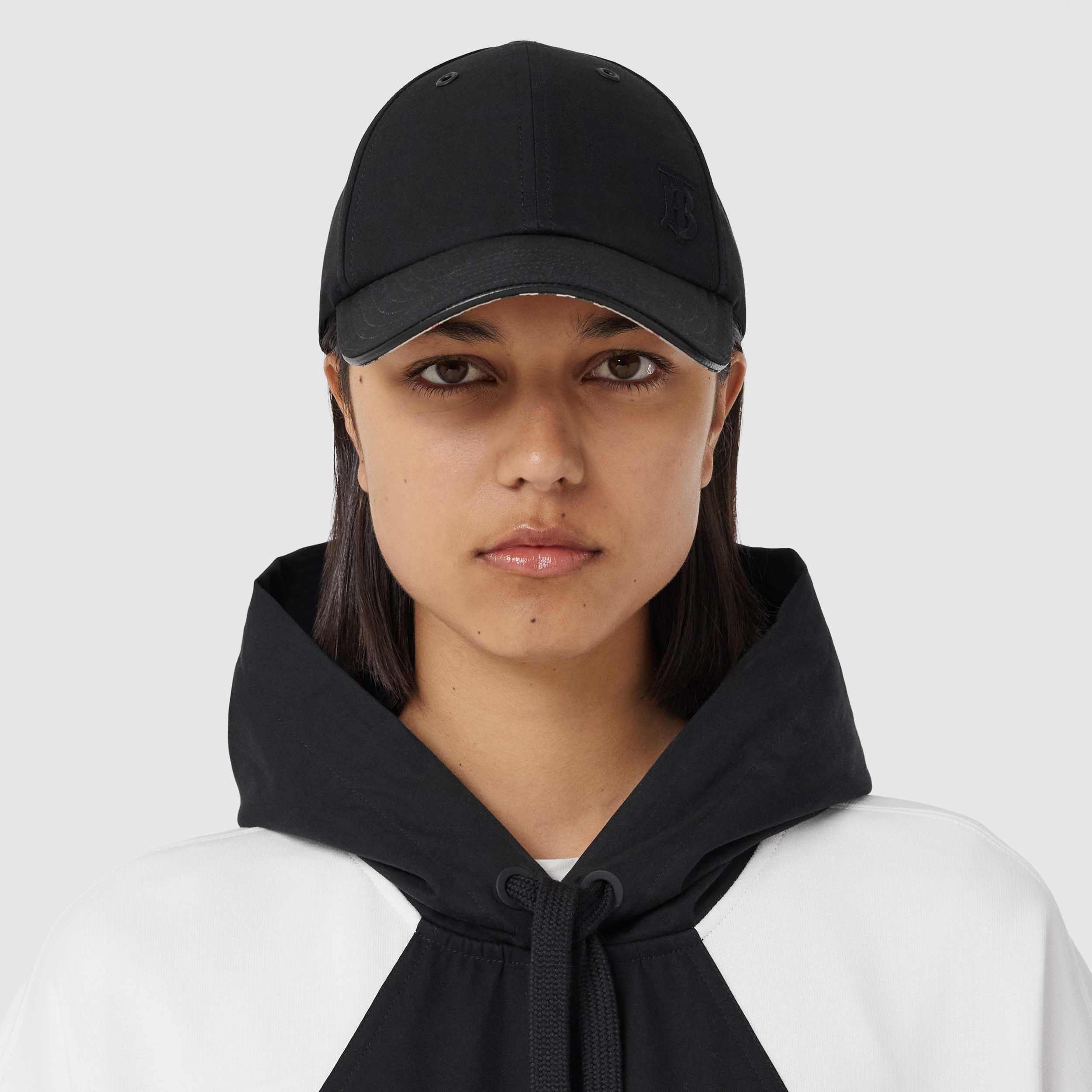 モノグラムモチーフ コットンギャバジン ベースボールキャップ (ブラック) | Burberry®公式サイト モノグラムモチーフ コットンギャバジン ベースボールキャップ (ブラック) | Burberry®公式サイト