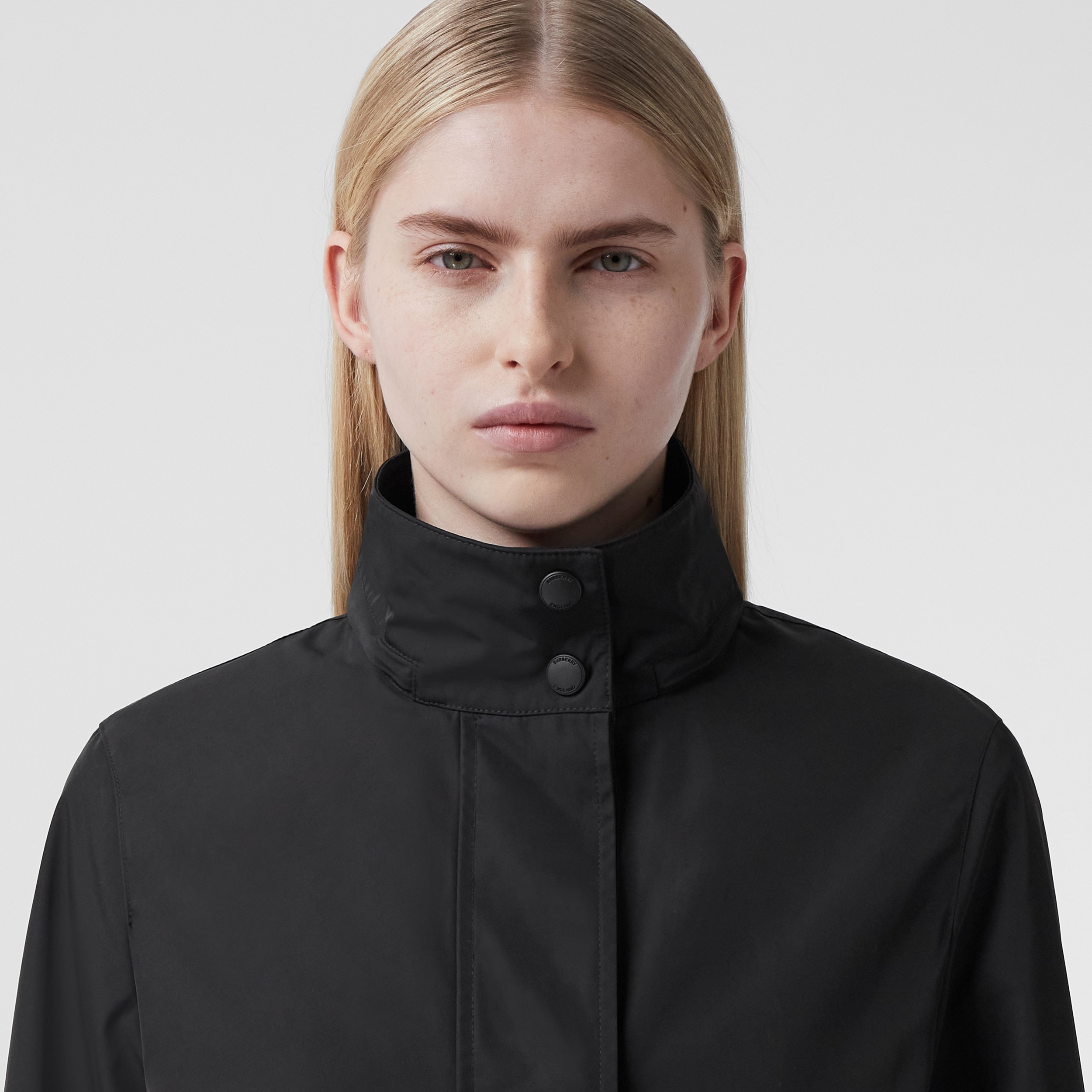 Abrigo tres cuartos con capucha extraíble (Negro) - Mujer | Burberry® oficial - 2