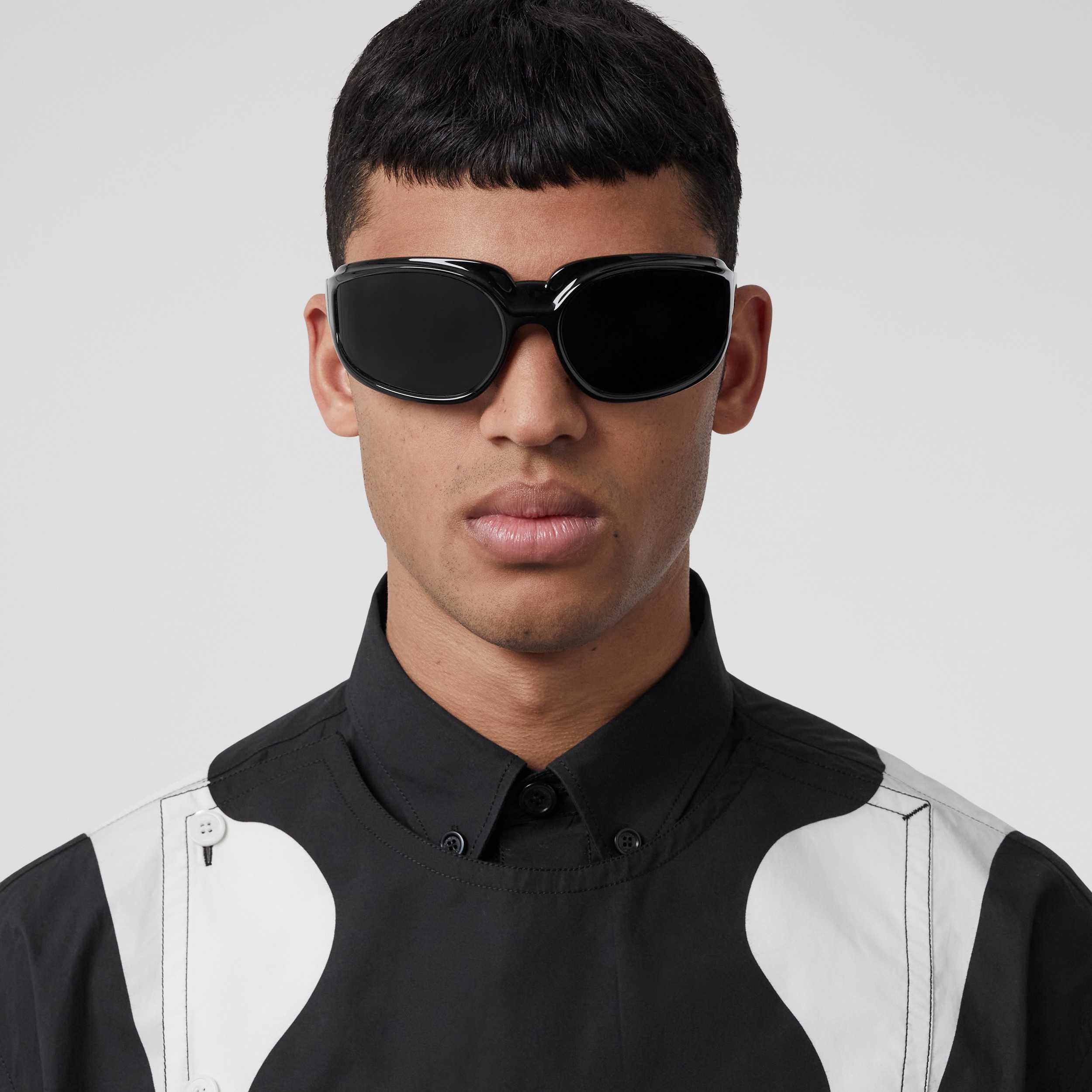 Oval Frame Sunglasses in Black | Burberry® Official - 4