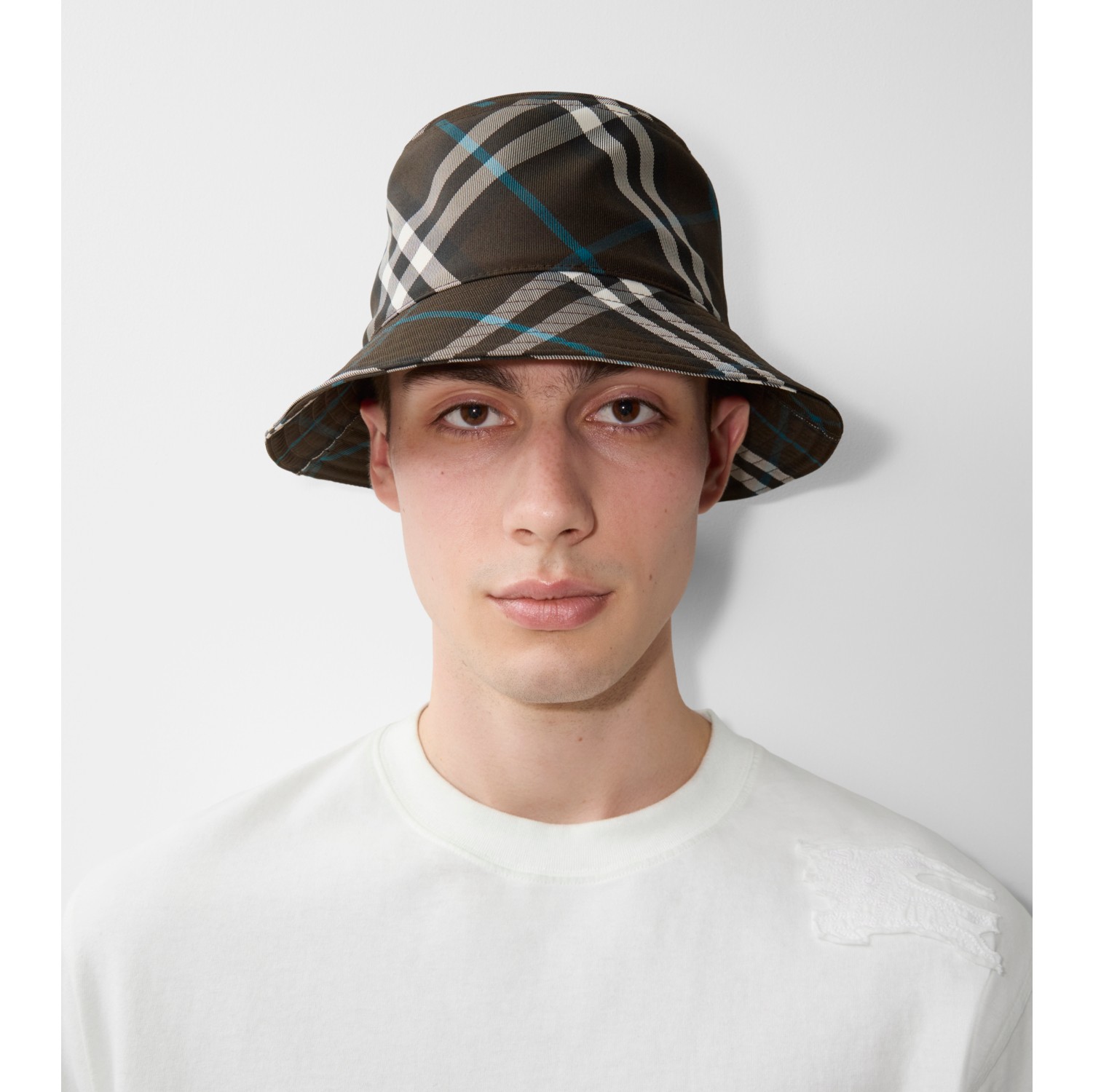 Burberry check bucket hat hotsell