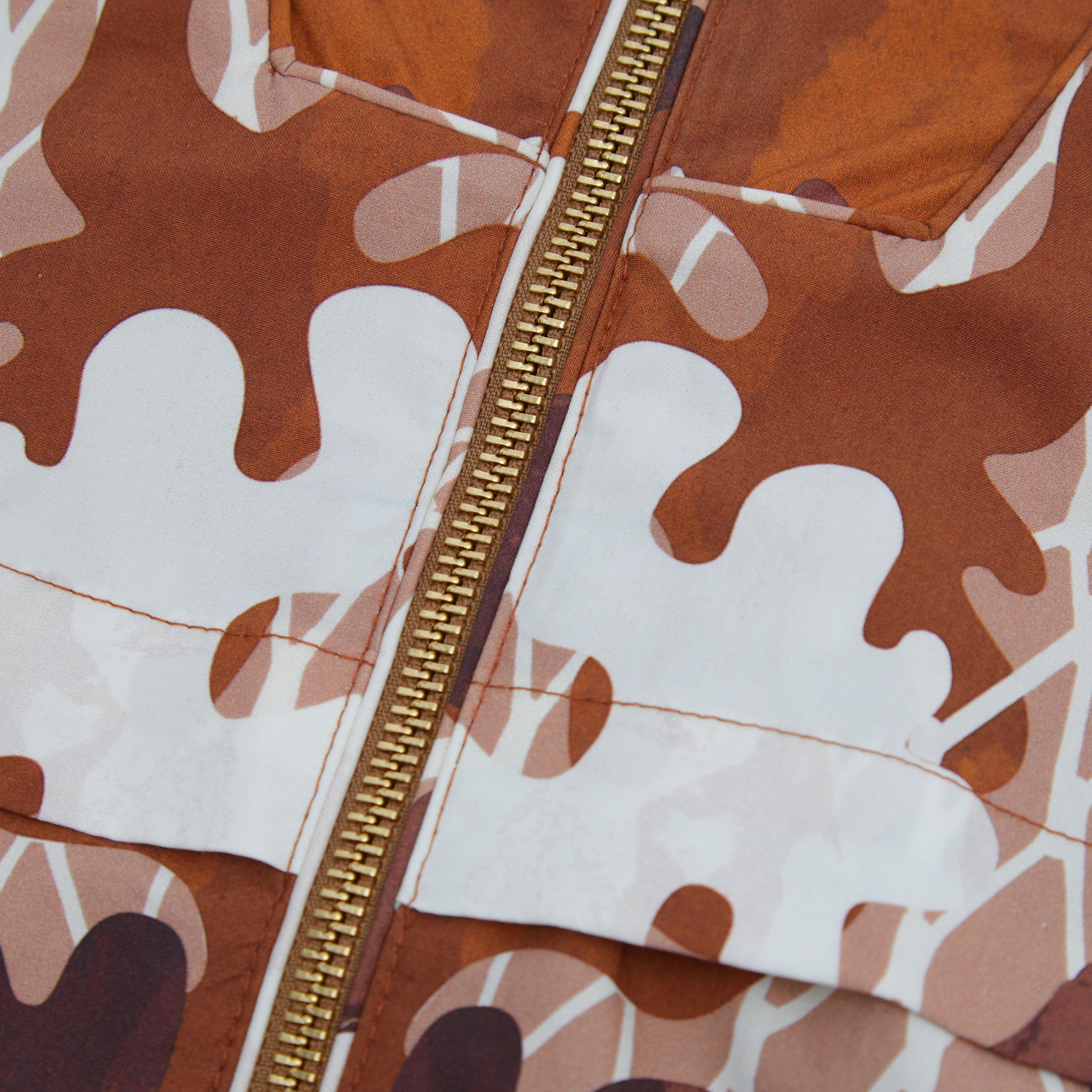 Baumwoll-Kapuzenjacke mit Camouflage-Muster (Helles Haselnussbraun) | Burberry® - 2