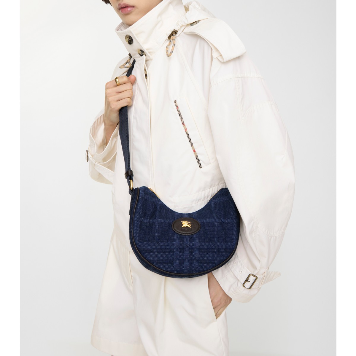  Check Horseshoe Crossbody Bag​