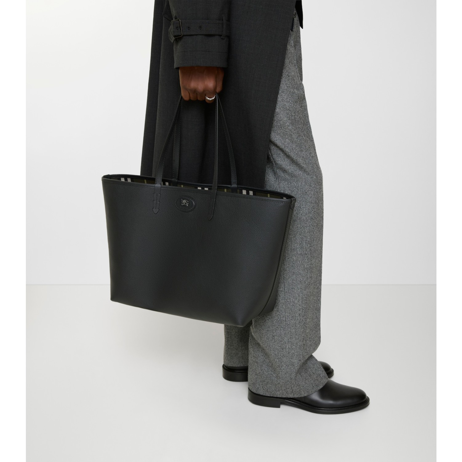 Medium Reversible Bloomsbury Tote​ in Thicket green/slate grey - Men | Burberry® Official