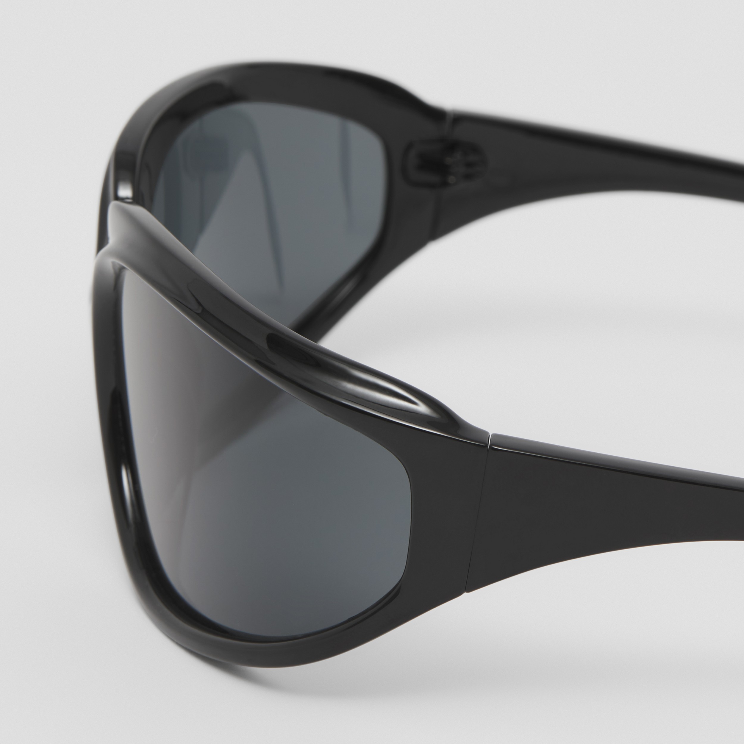 Oval Frame Sunglasses in Black | Burberry® Official - 2