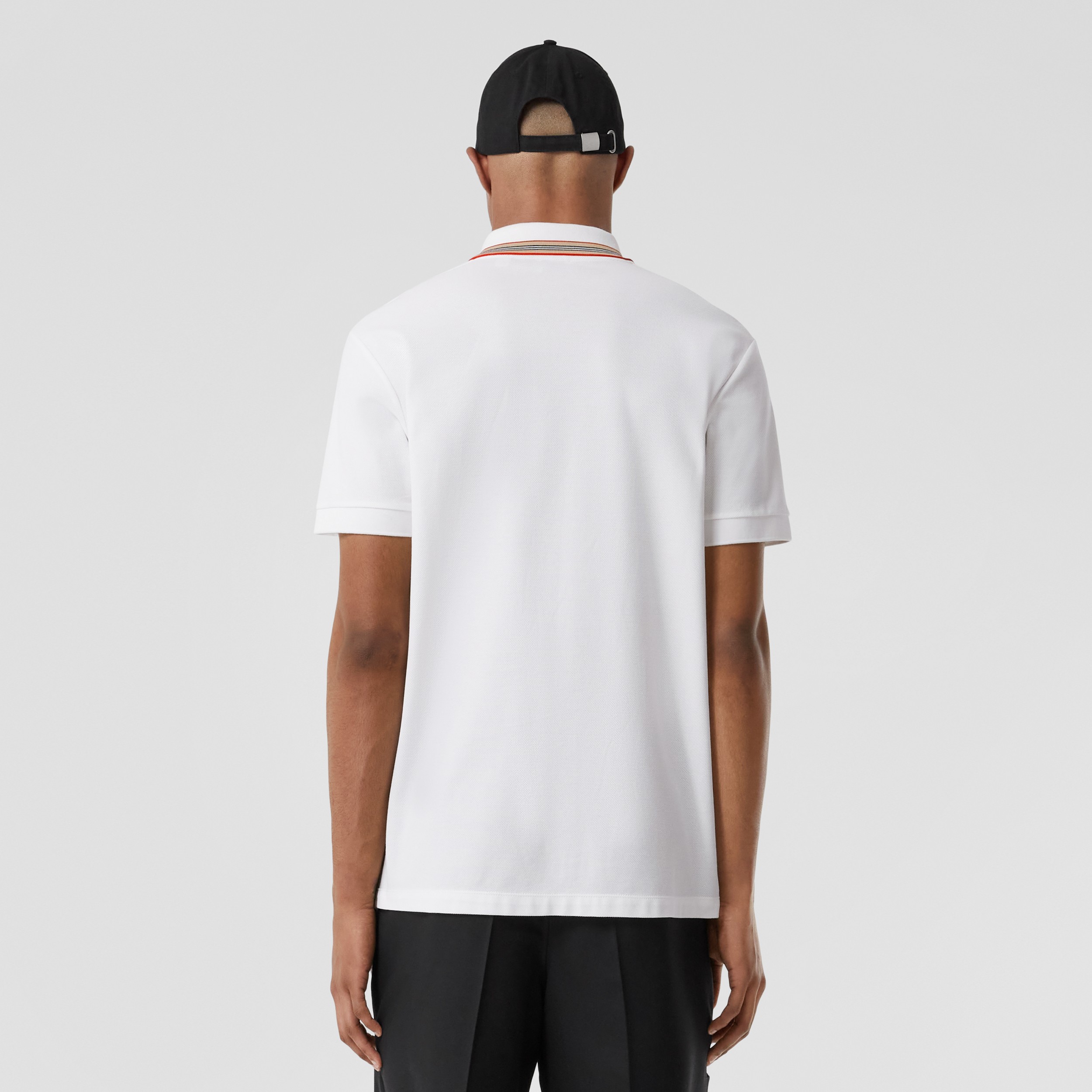 Camisa polo de algodão piquê com colarinho com listras icônicas (Branco) - Homens | Burberry® oficial - 3
