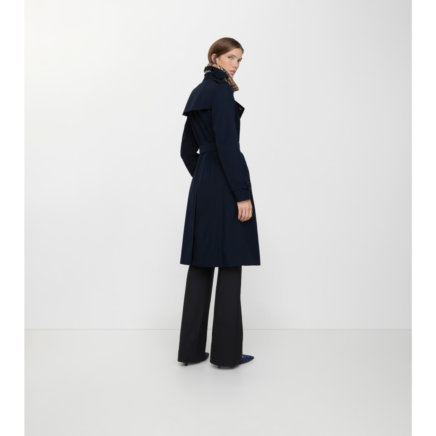 Long Chelsea Heritage Trench Coat in Coal blue - Women, Cotton Gabardine | Burberry® Official
