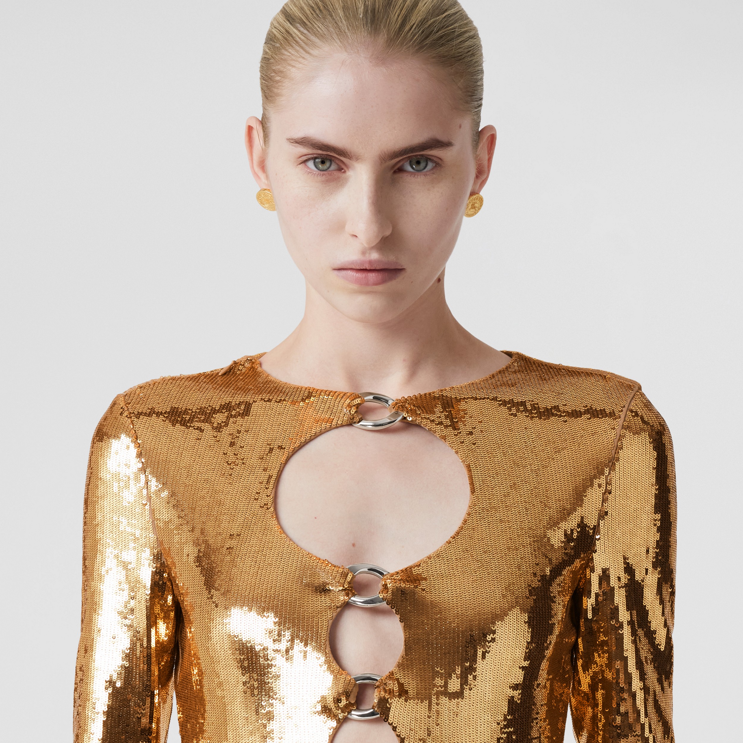 Vestido en seda con lentejuelas, aberturas y eslabones (Dorado) - Mujer | Burberry® oficial - 2