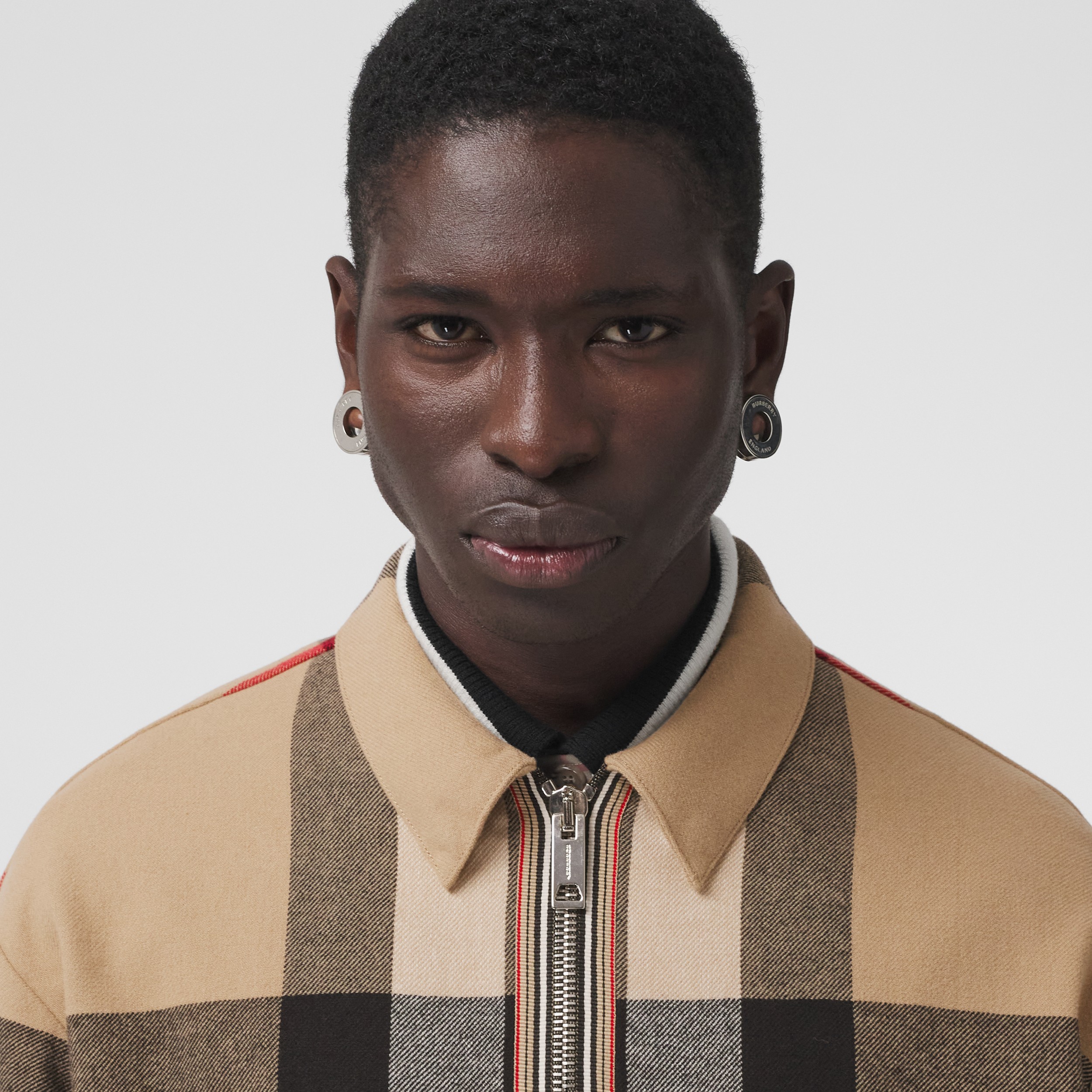 Camisa com zíper frontal de algodão e lã xadrez (Bege Clássico) - Homens | Burberry® oficial - 2