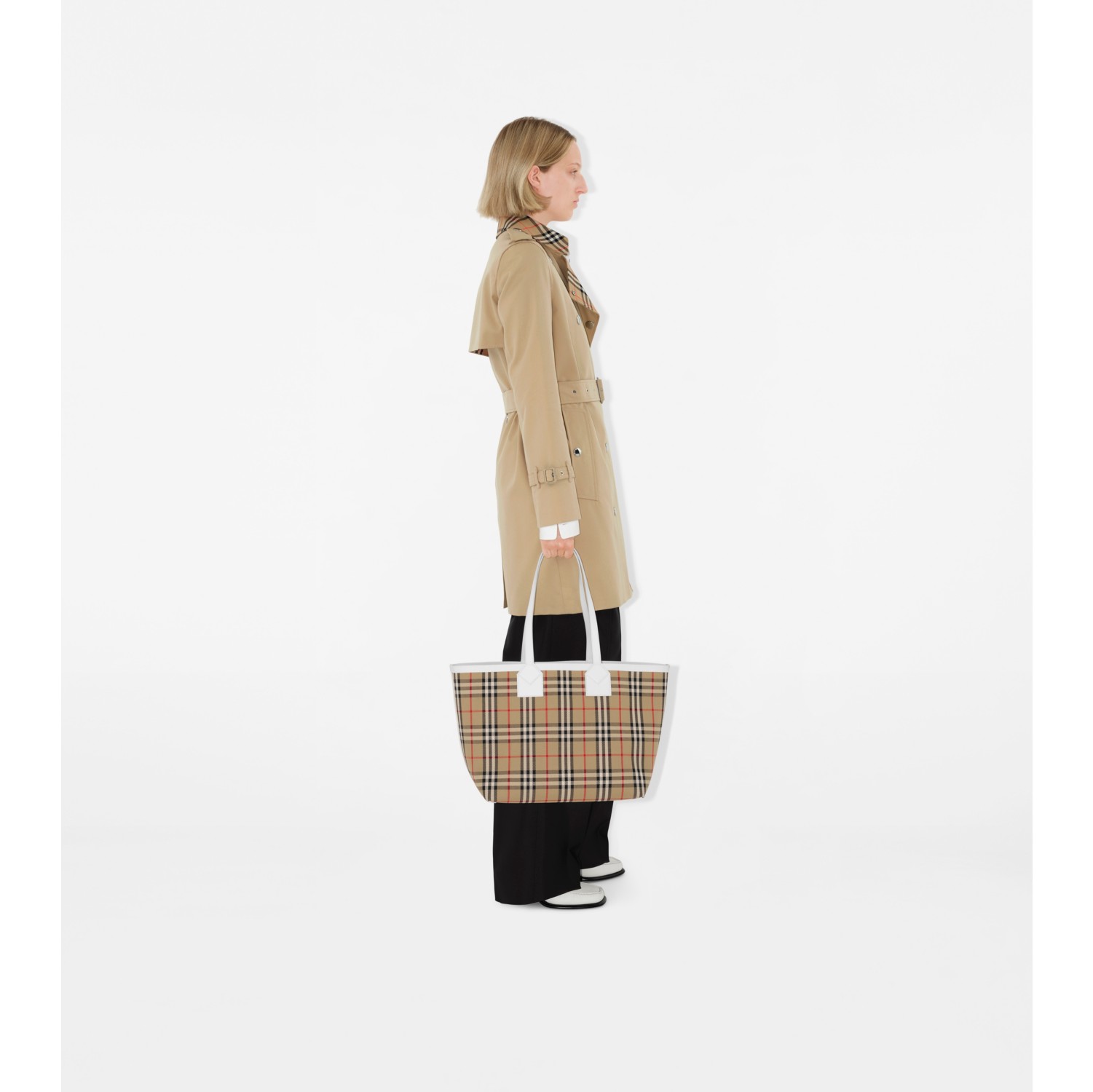 Medium London Tote in Archive beige/white - Women, Vintage Check | Burberry® Official