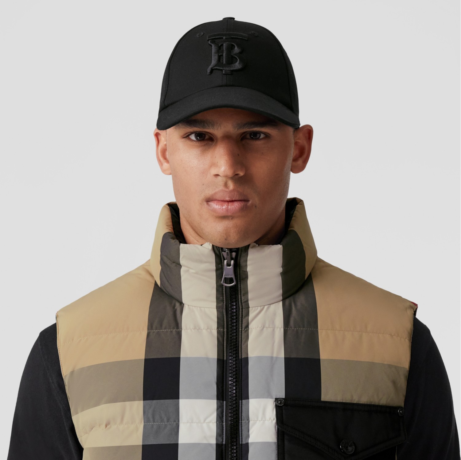 Reversible Check Puffer Gilet in Archive beige/black - Men, Nylon