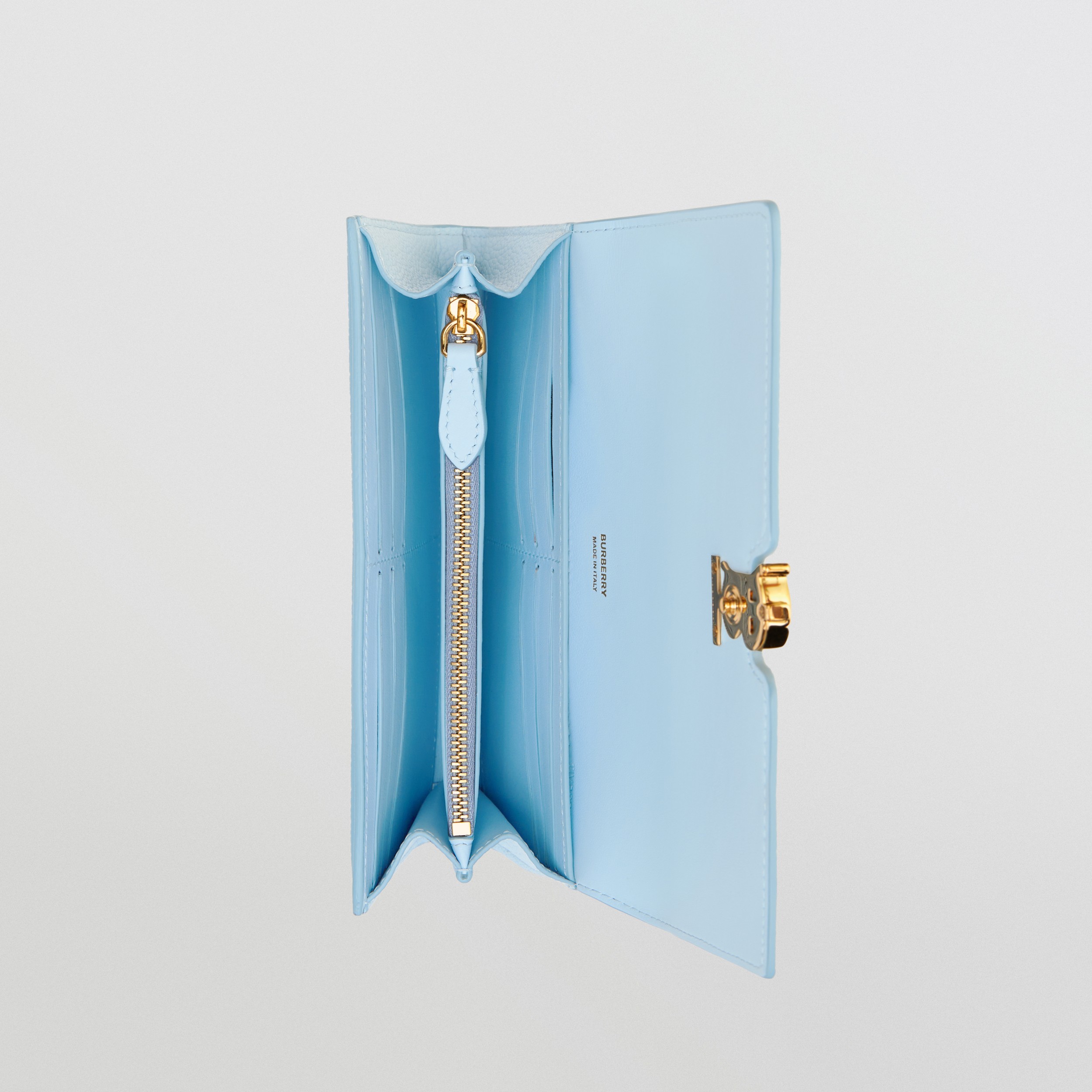 Brieftasche aus Narbleder im Kontinentalformat mit Thomas Burberry-Monogramm (Hellblau) - Damen | Burberry® - 3