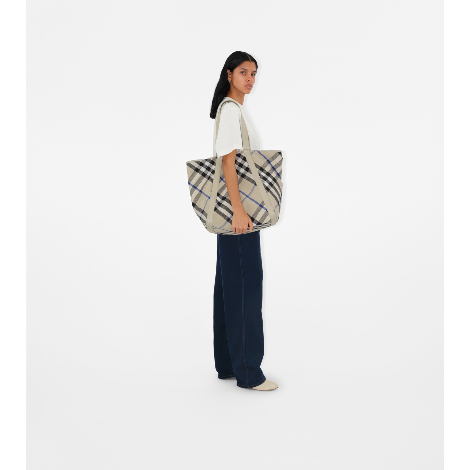 Medium Field Tote in Lichen Women Burberry Official