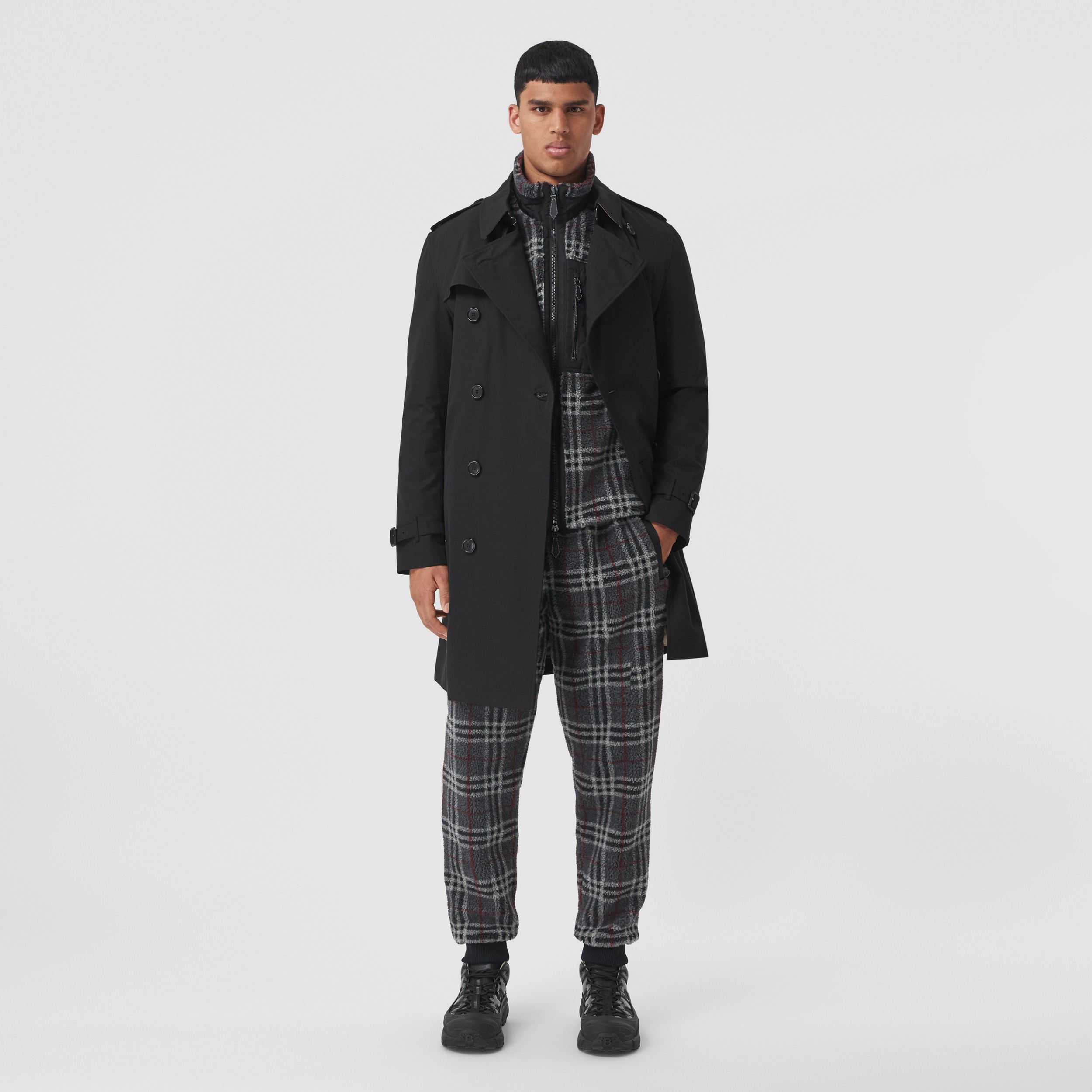 The Mid-length Kensington Heritage Trench Coat in Black - Men | Burberry® Official - 1
