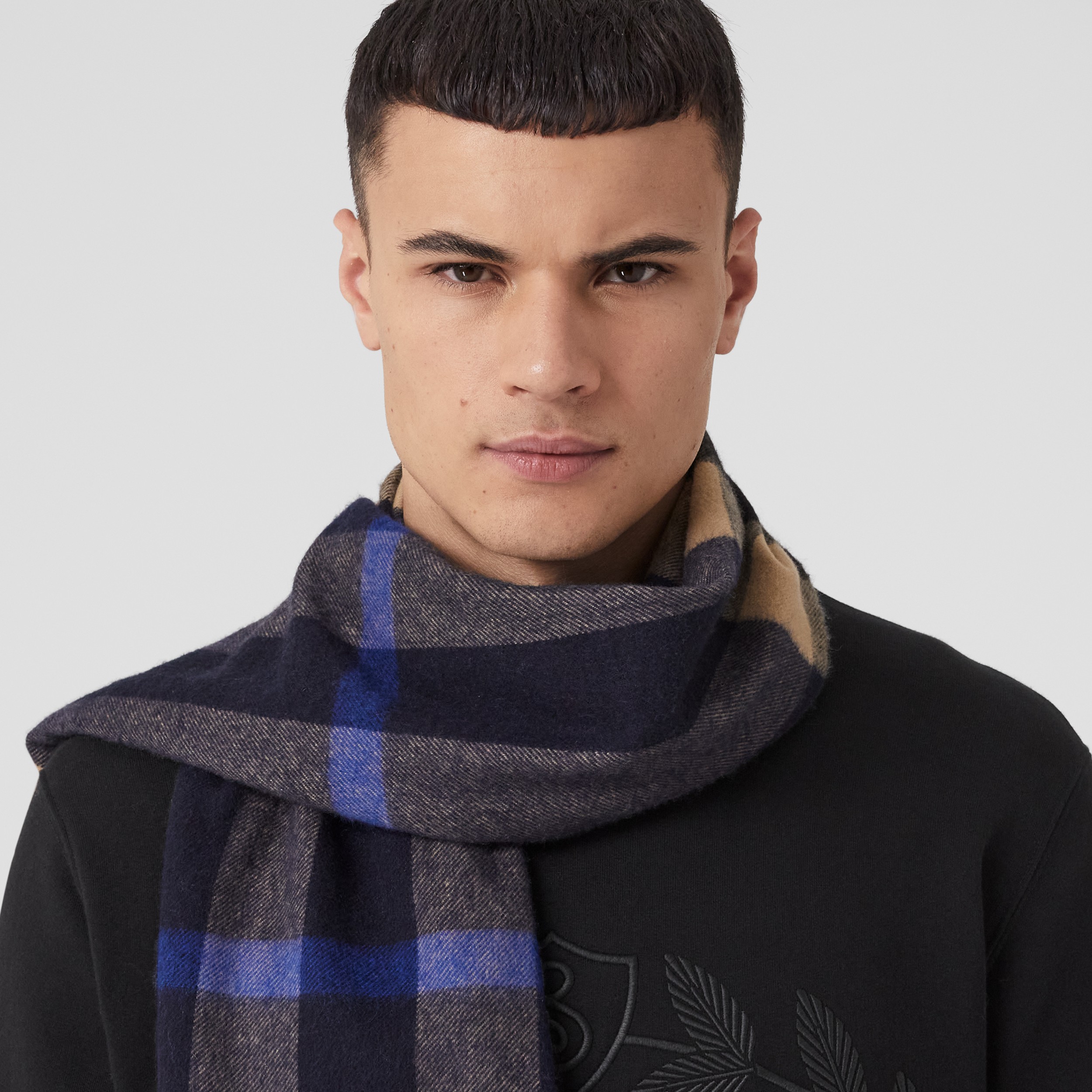 Check Cashmere Scarf in Indigo/mid Camel | Burberry® Official - 4