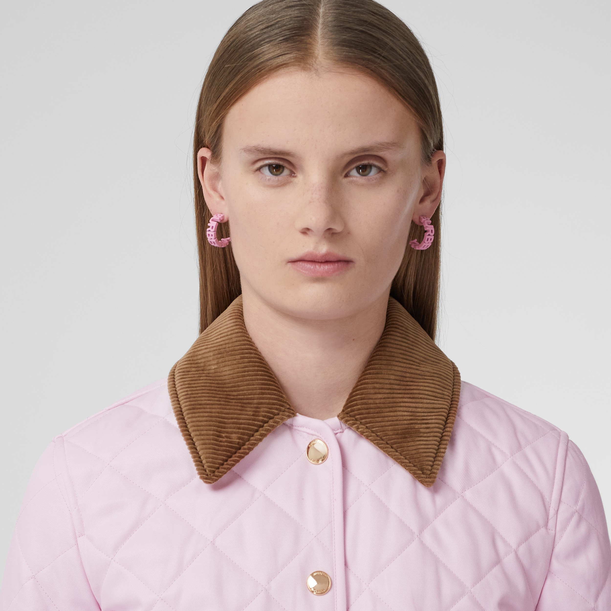 Jaqueta de campo em matelassê com colarinho em veludo cotelê (Rosa Chiclete Claro) - Mulheres | Burberry® oficial - 2