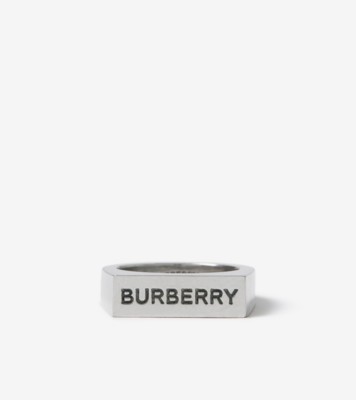 Burberry regains prestige with a new antique logo