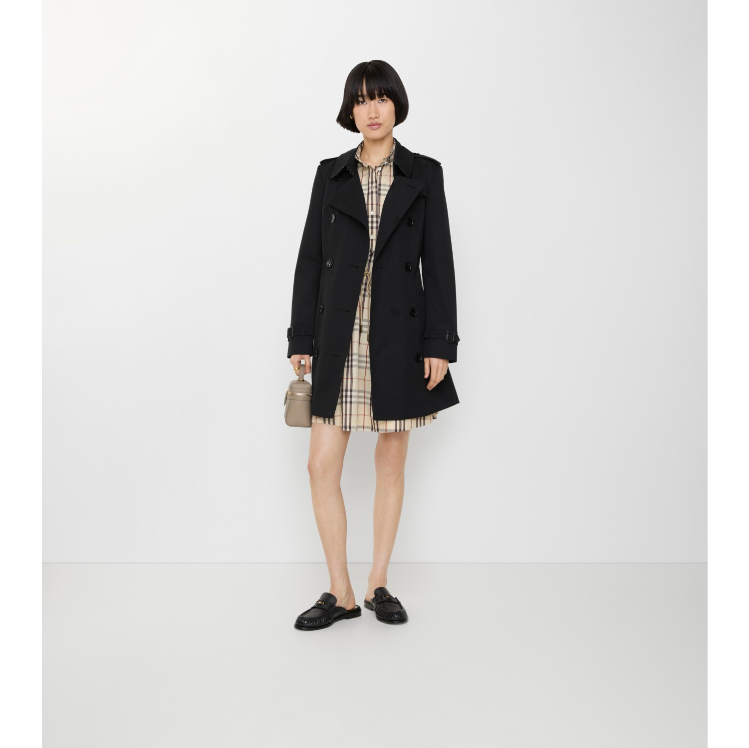 Short Chelsea Heritage Trench Coat in Black - Women, Cotton