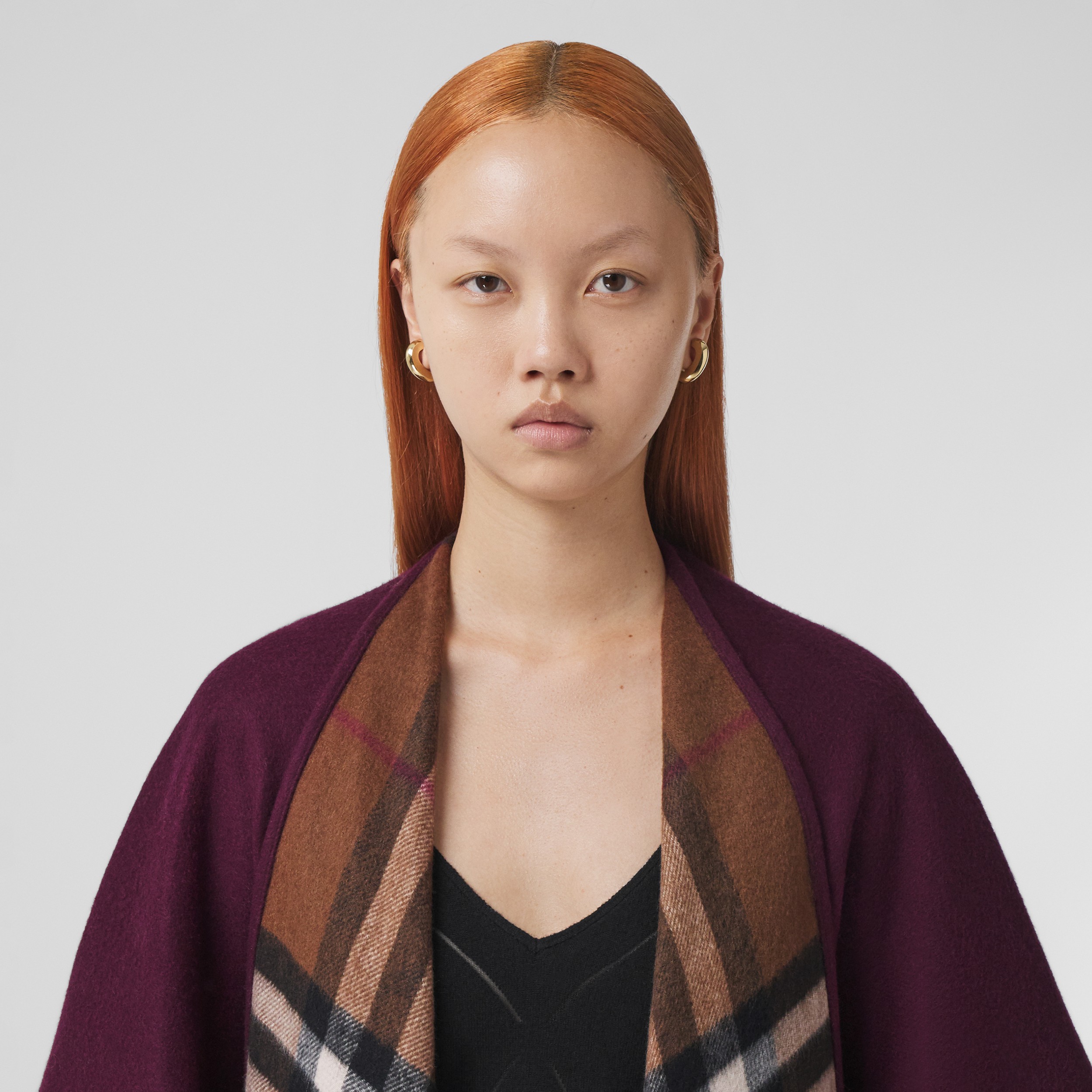 Reversible Check Wool Cashmere Cape in Cherry/birch Brown - Women | Burberry® Official - 2