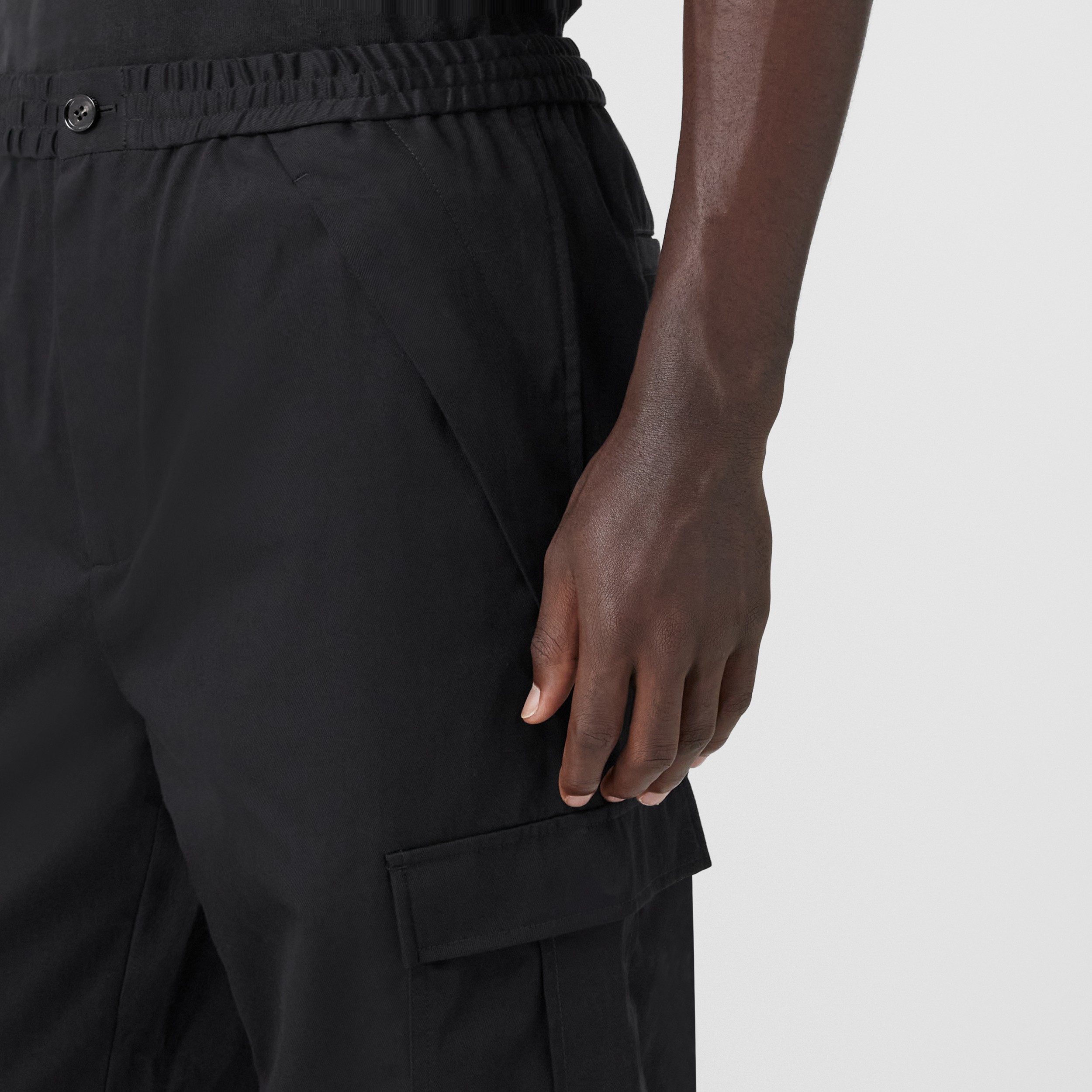 Pantalones cargo en algodón (Negro) - Hombre | Burberry® oficial - 4